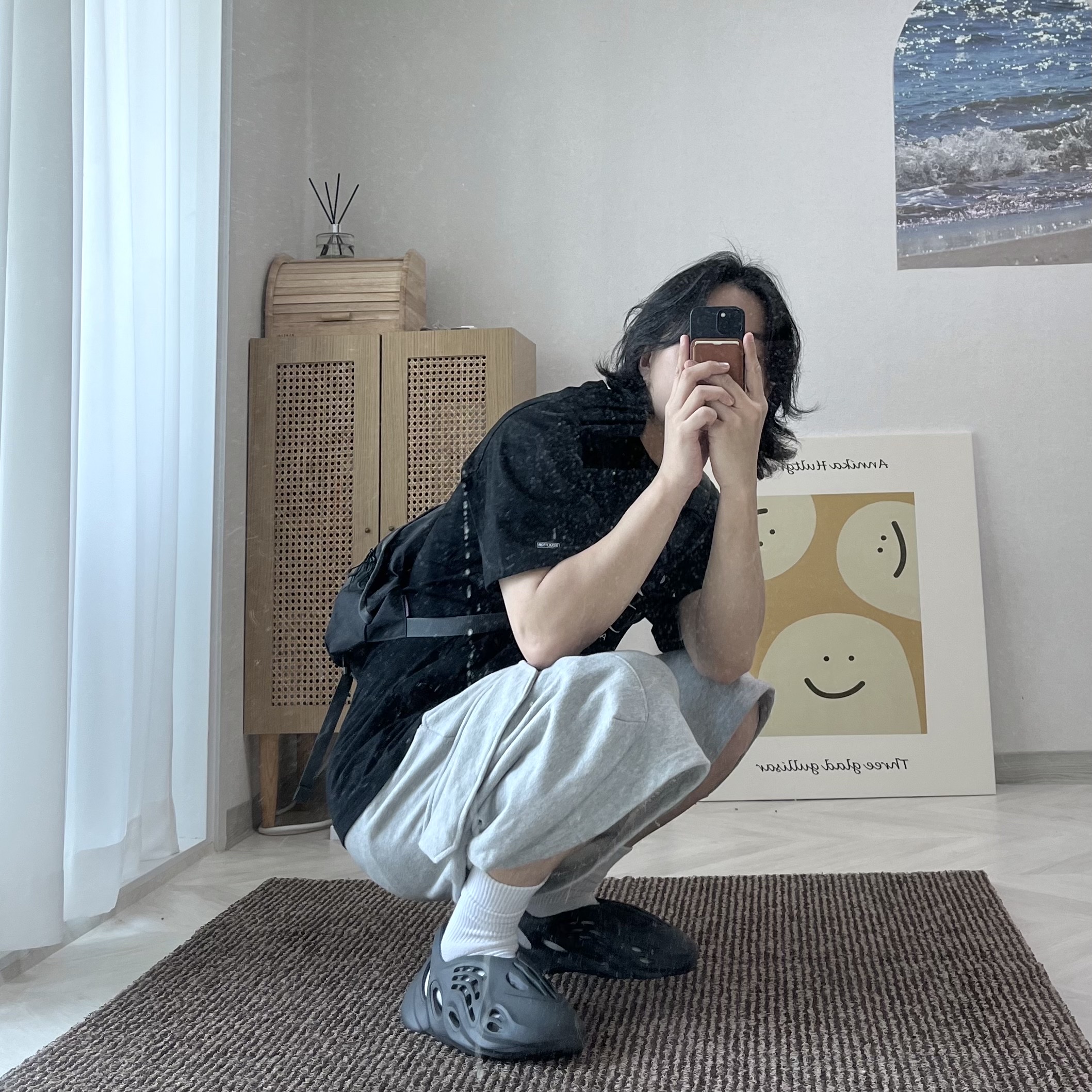 Adidas Yeezy Foam RNNR Onyx 착용 스타일