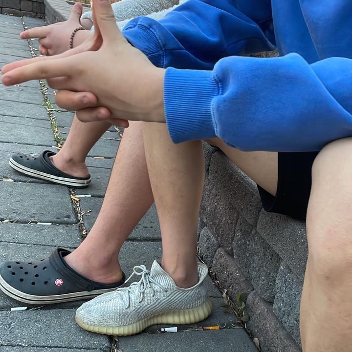 Adidas Yeezy Boost 350 V2 Lundmark - Non Reflective 착용 스타일