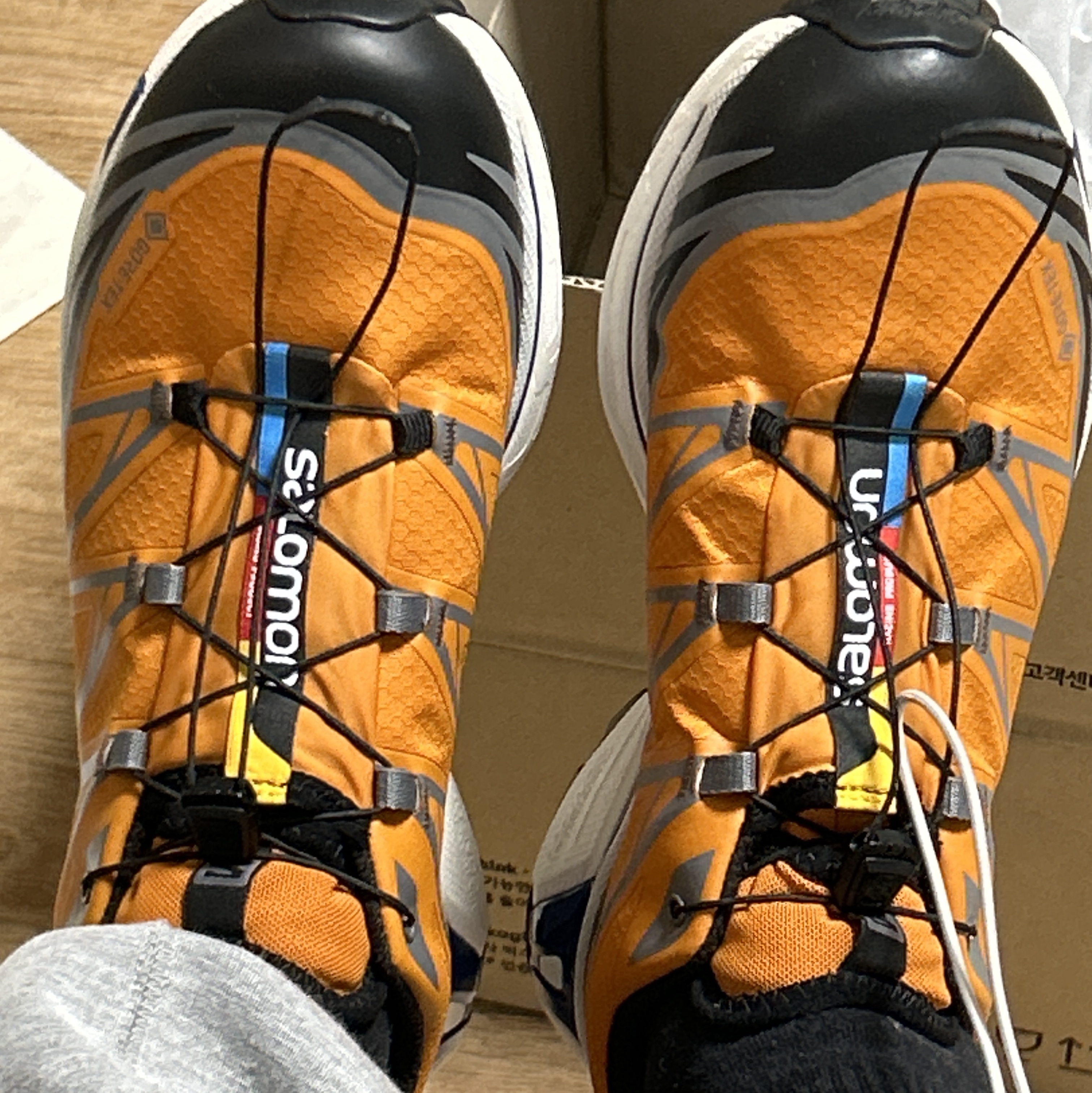 Salomon XT-6 Gore-Tex Utility Marmalade 착용 스타일 - 3
