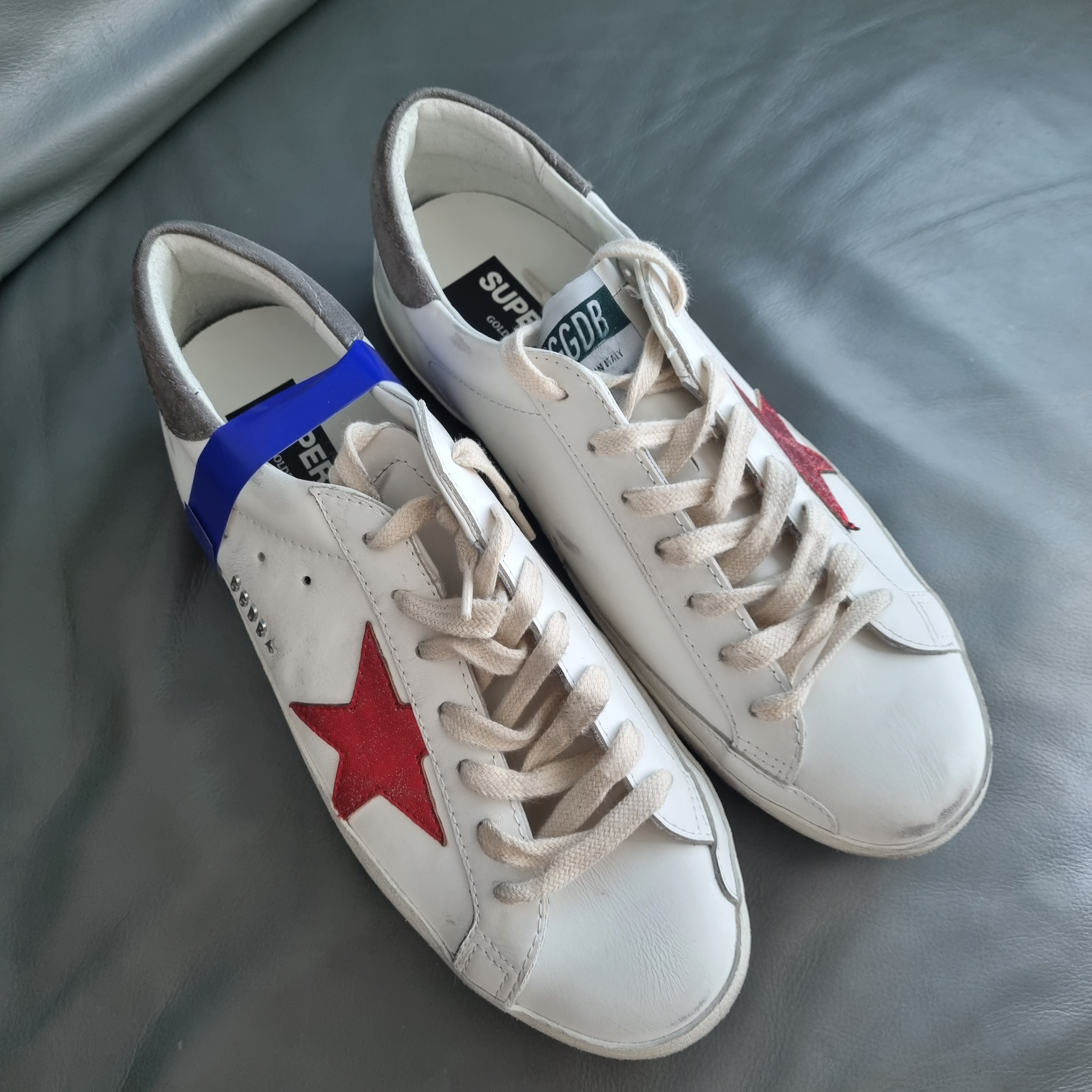 Golden Goose Superstar White Red Grey Heel Tab Sneakers 착용 스타일