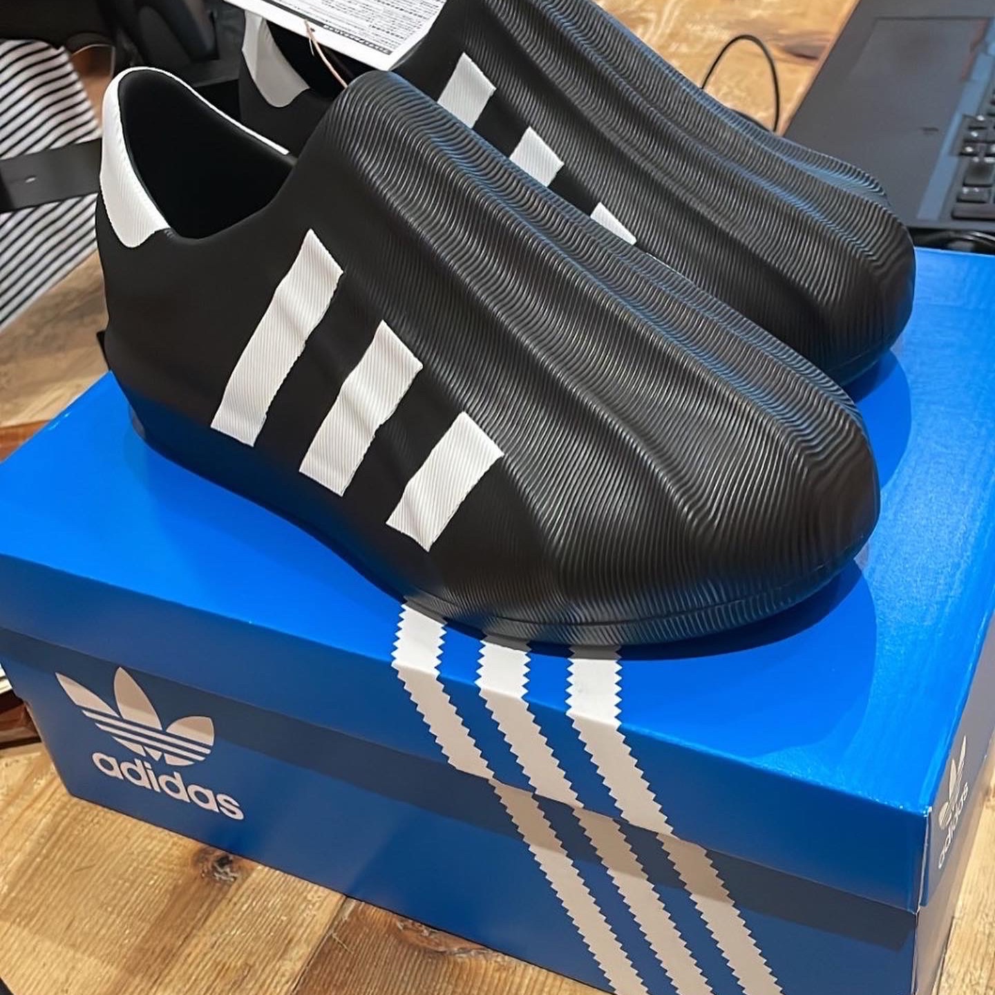 Adidas Adifom Superstar Core White 착용 스타일 - 2
