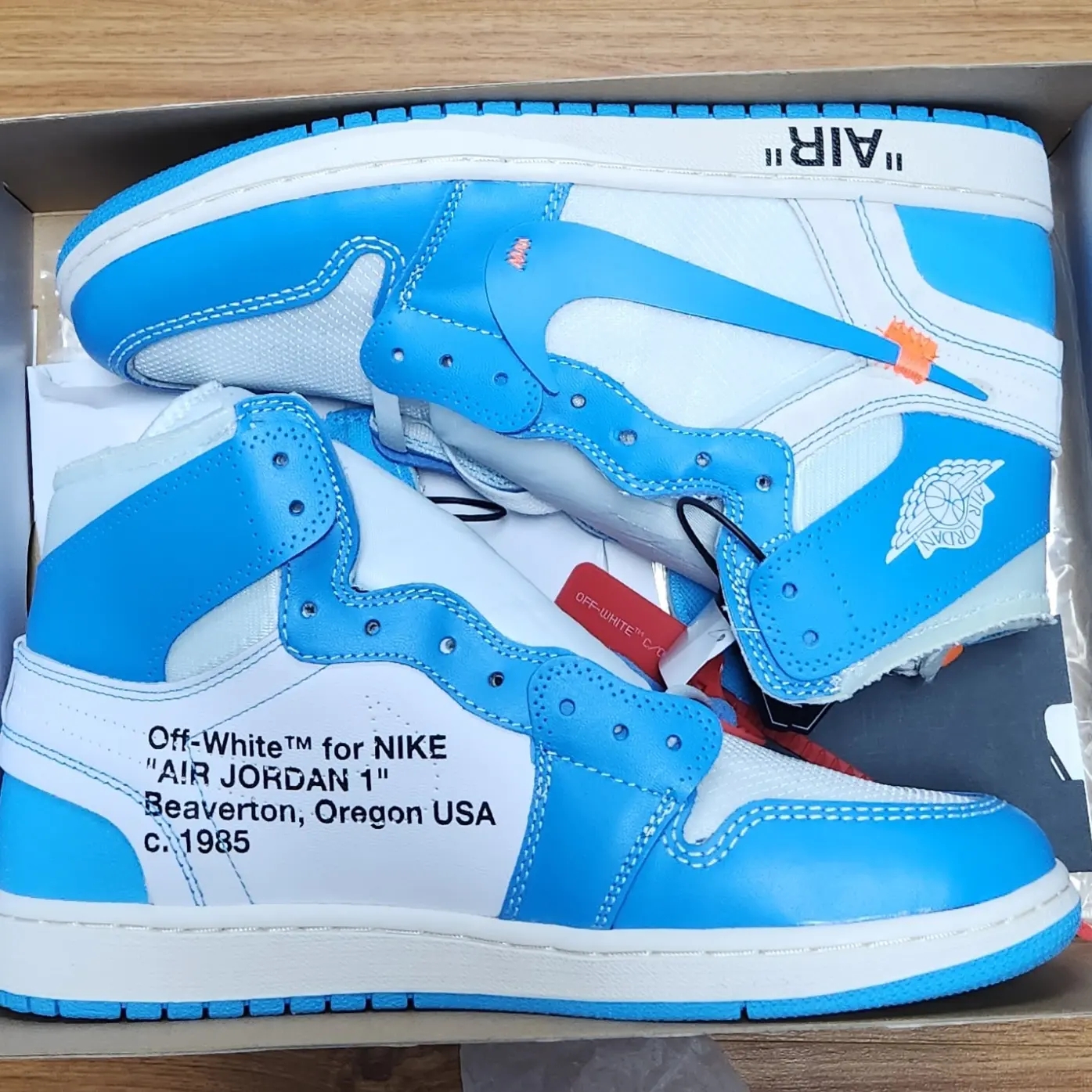 Jordan 1 x Off-White Retro High University Blue 착용 스타일 - 3