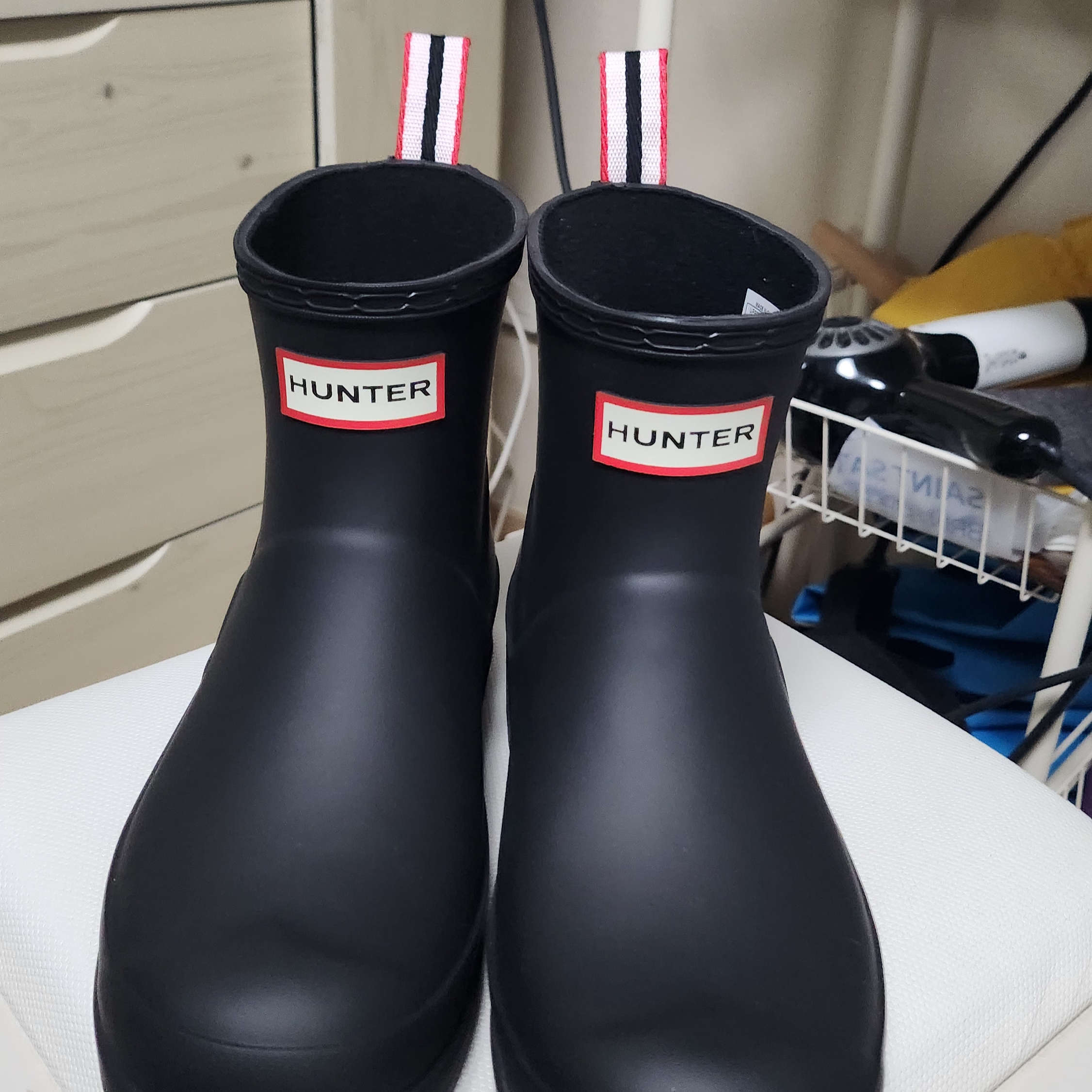 (W) Hunter Play Short Rain Boots Black 착용 스타일 - 1