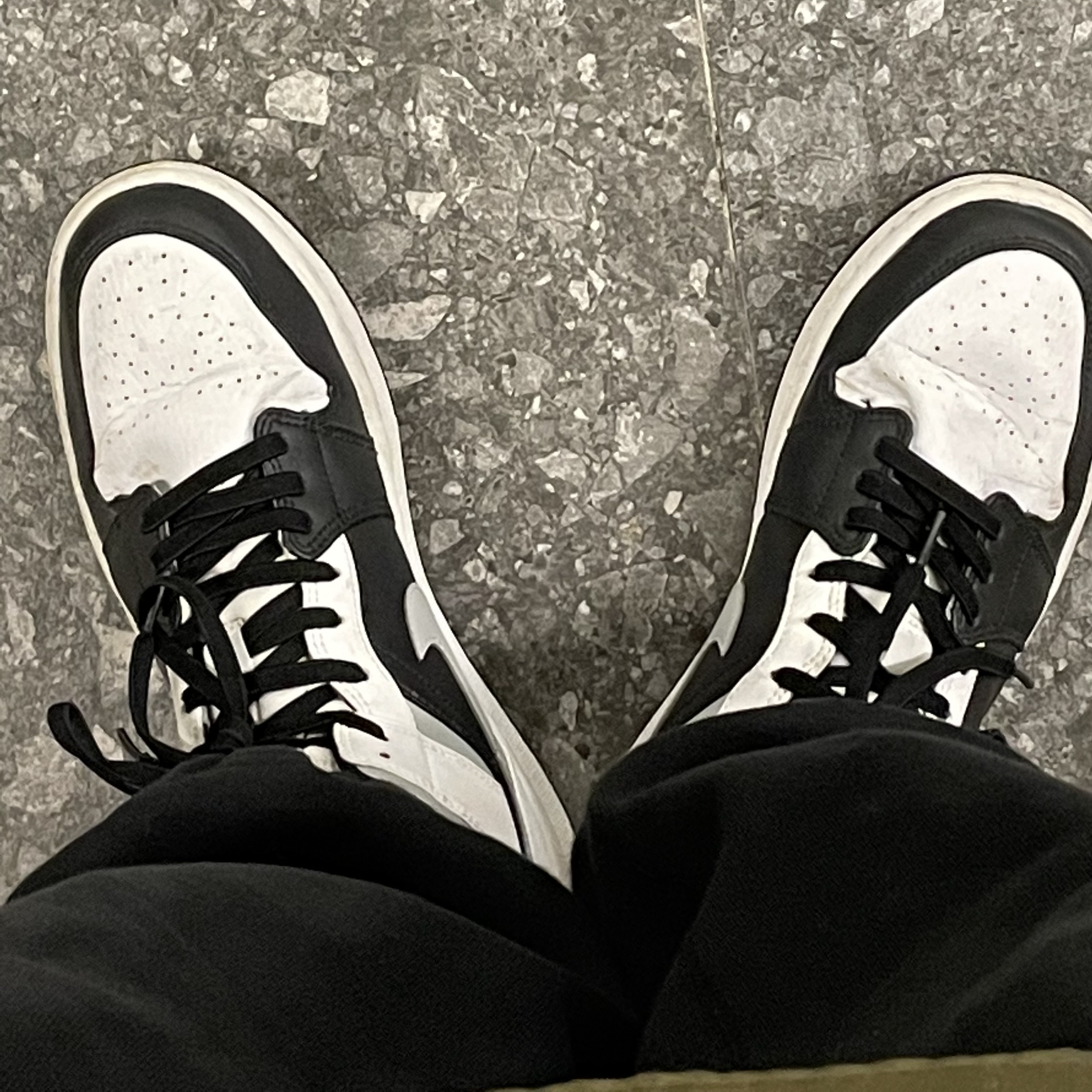 Jordan 1 Mid White Shadow 착용 스타일