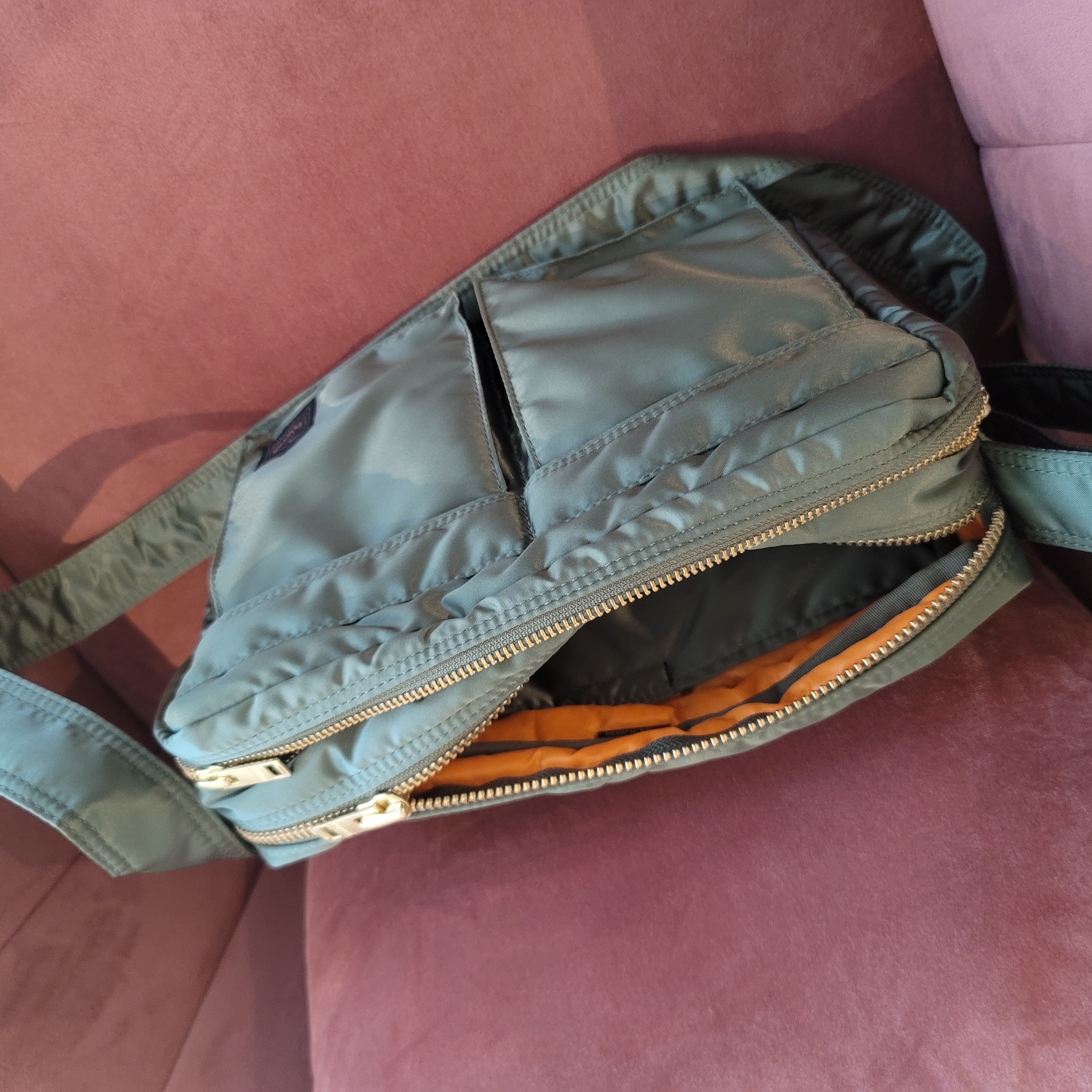 Porter Tanker Shoulder Bag L Sage Green 착용 스타일