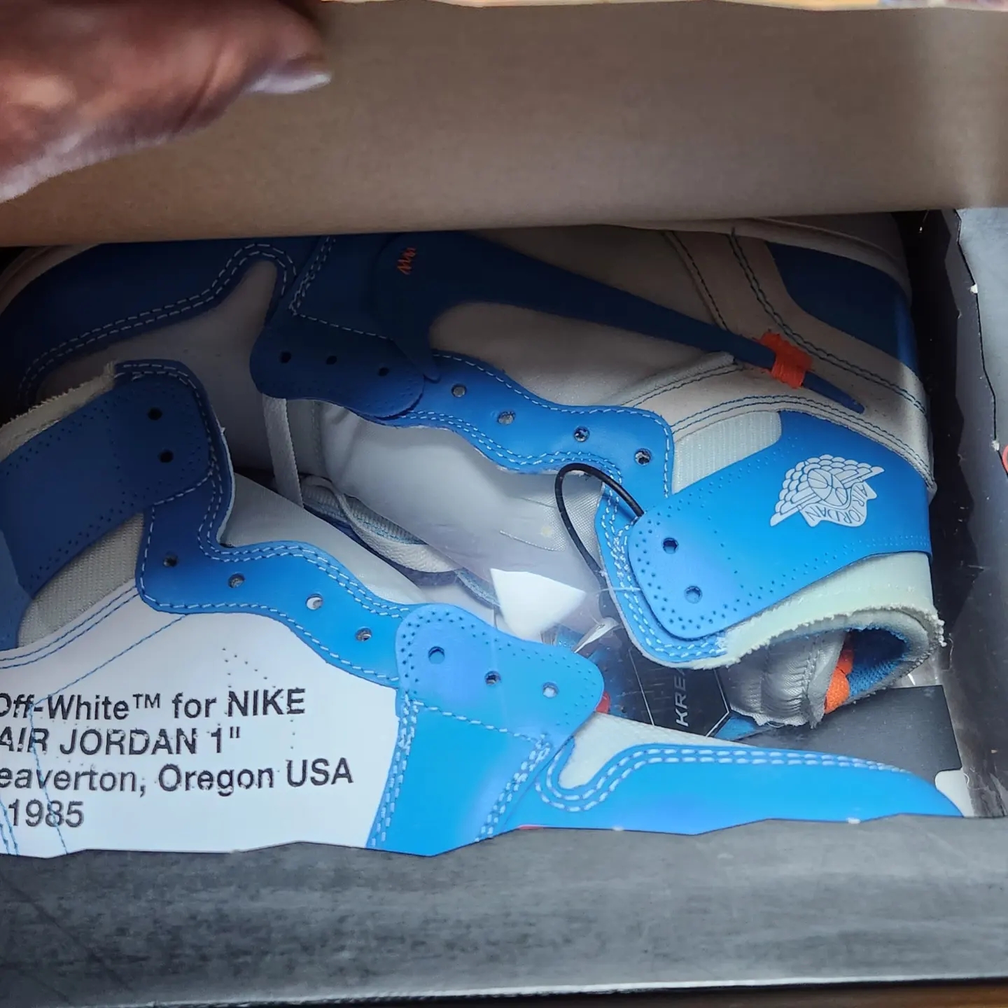 Jordan 1 x Off-White Retro High University Blue 착용 스타일 - 2