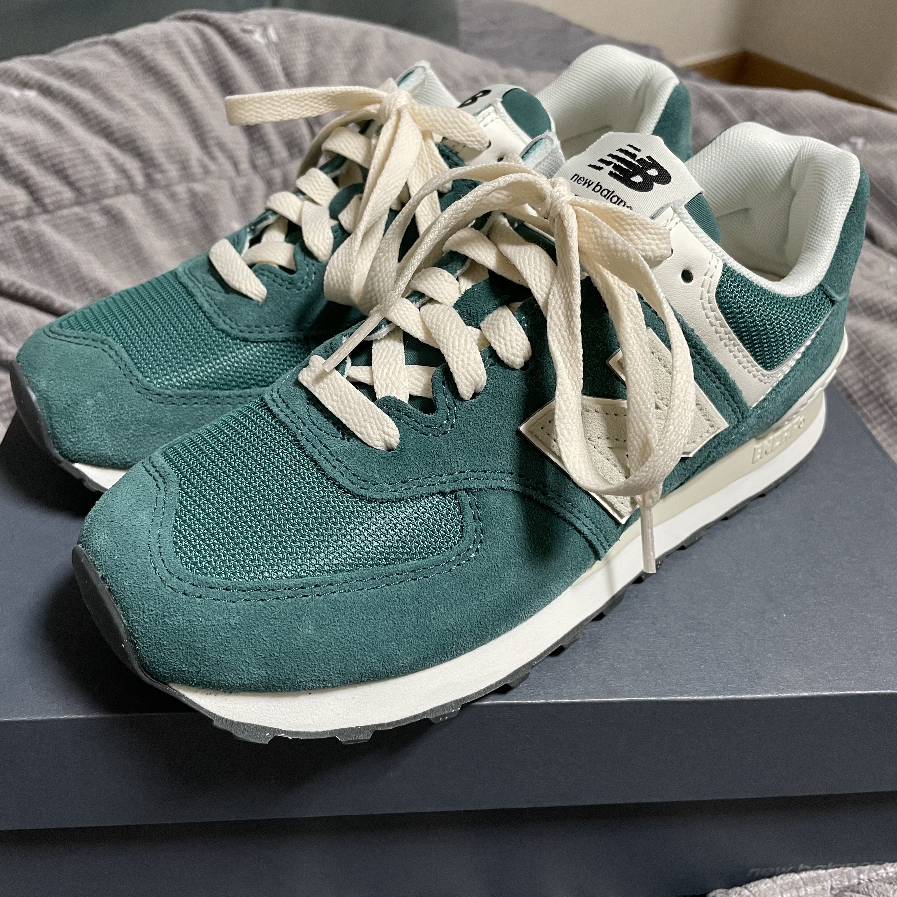 New Balance 574 Classics Reimagined Green 착용 스타일 - 2