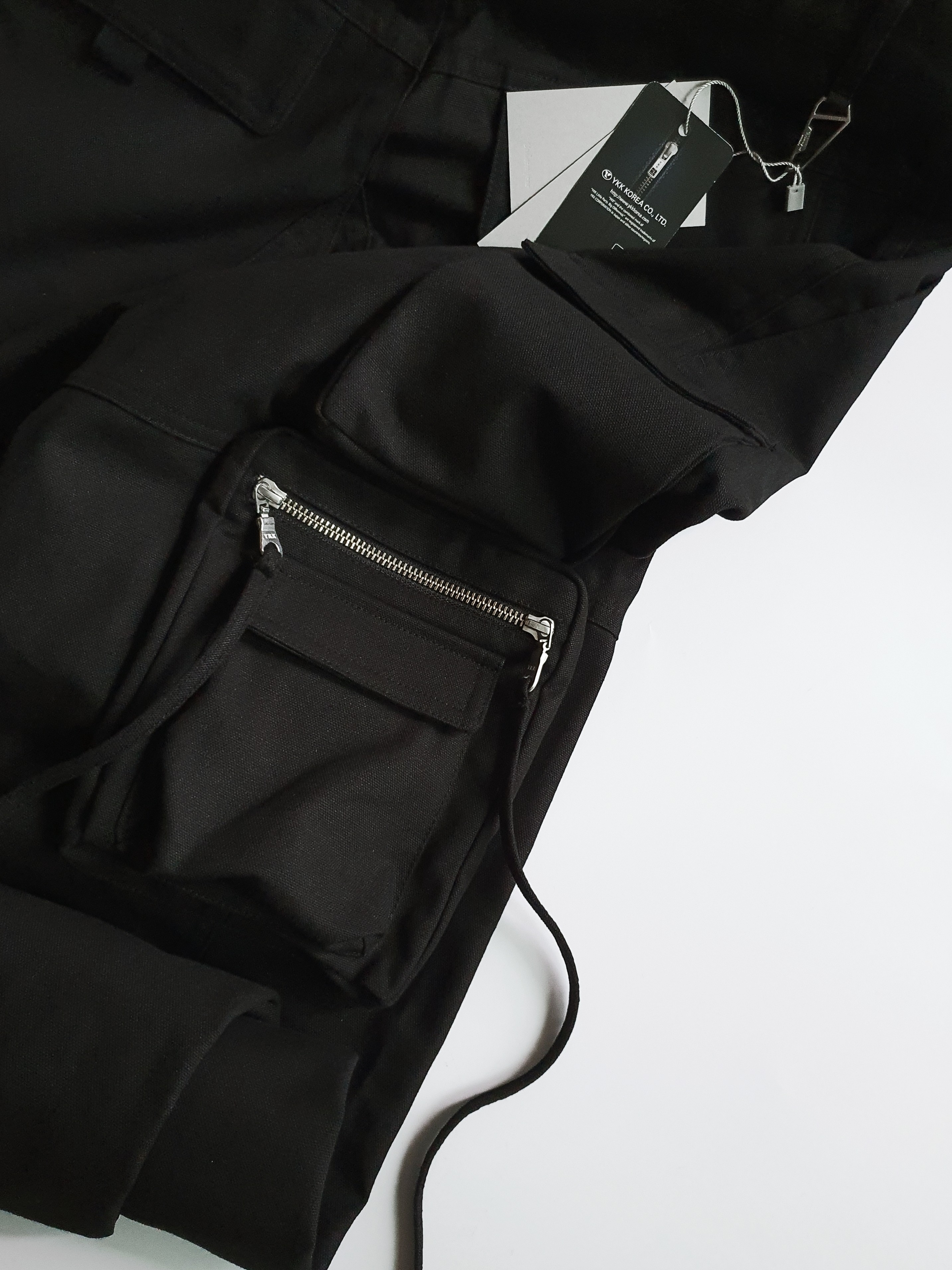 Undermycar Bombyx Multi Cargo Double Zip Pants Raven - 23SS 착용 스타일
