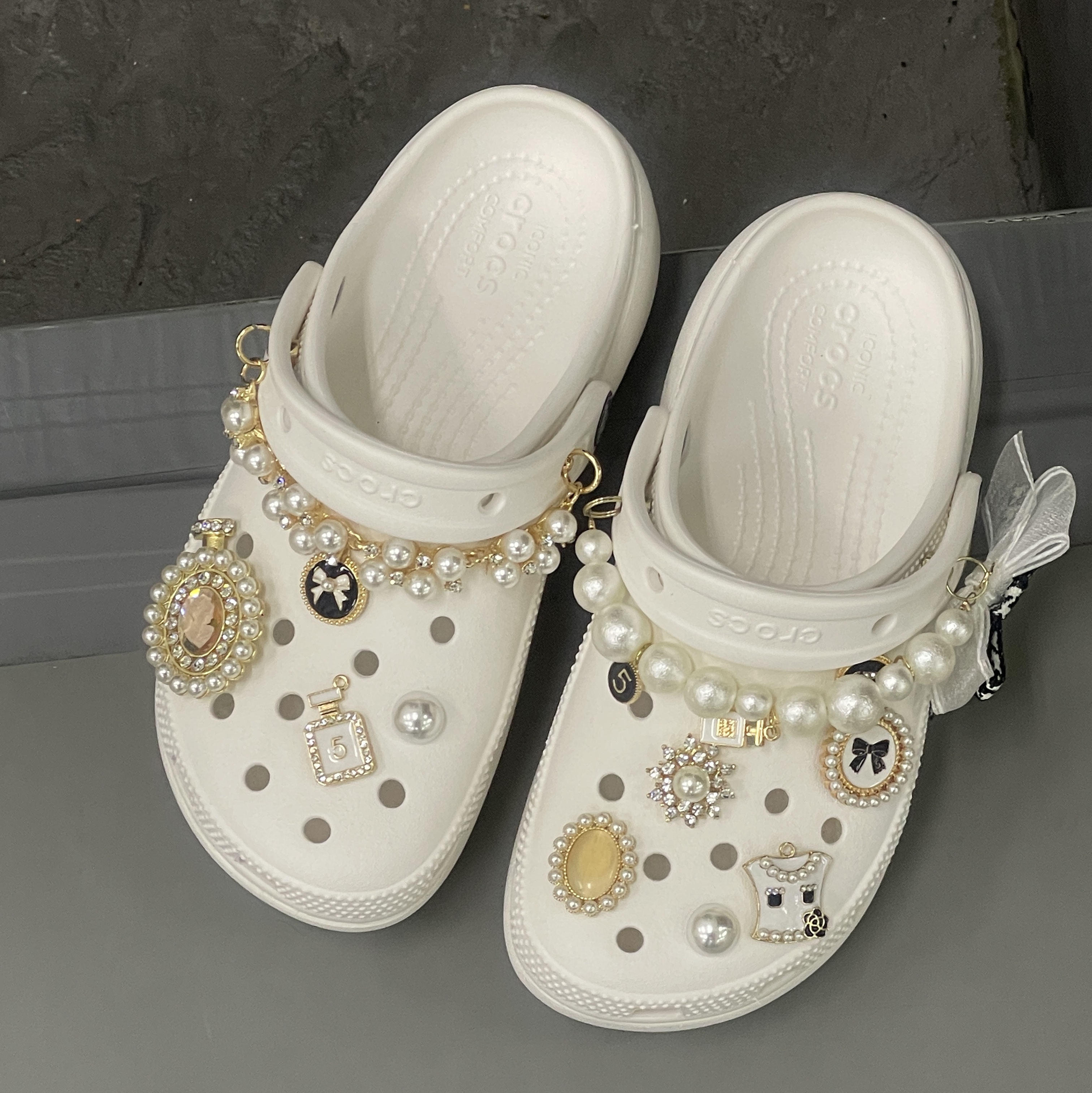 (W) Crocs Classic Platform Clog White 착용 스타일