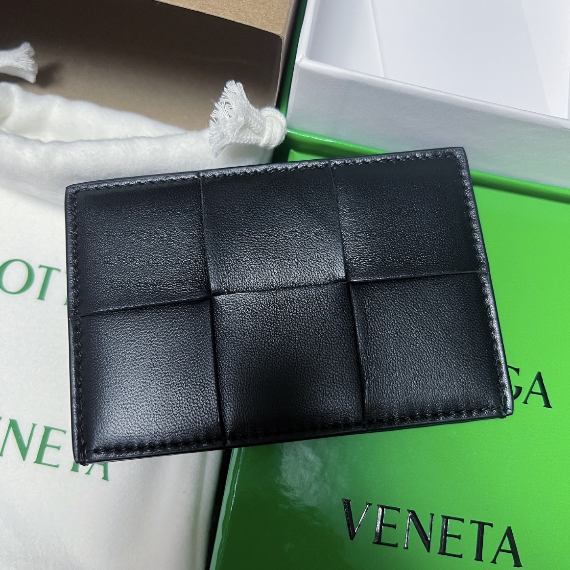 Bottega Veneta Credit Card Case Calfskin Black, Bottega Veneta Credit Card Case Lambskin & Calfskin Black 착용 스타일
