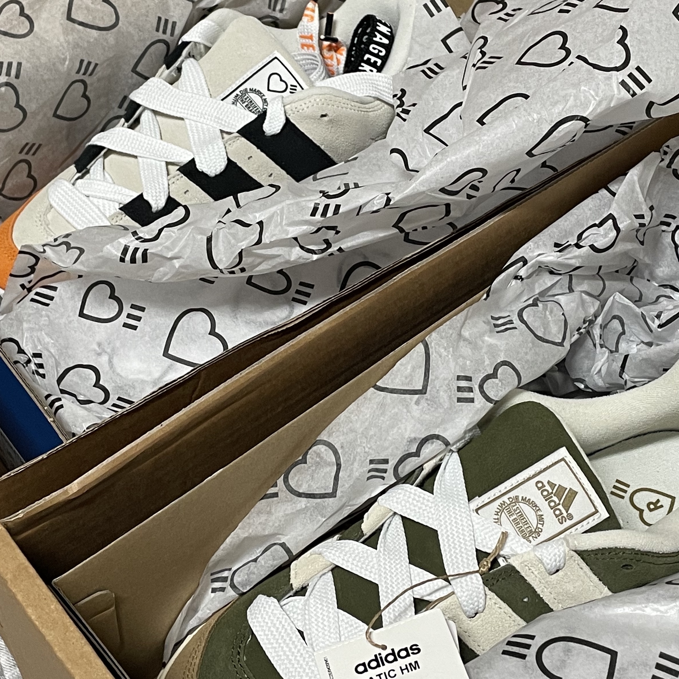 Adidas x Human Made Adimatic White, Adidas x Human Made Adimatic Brown 착용 스타일