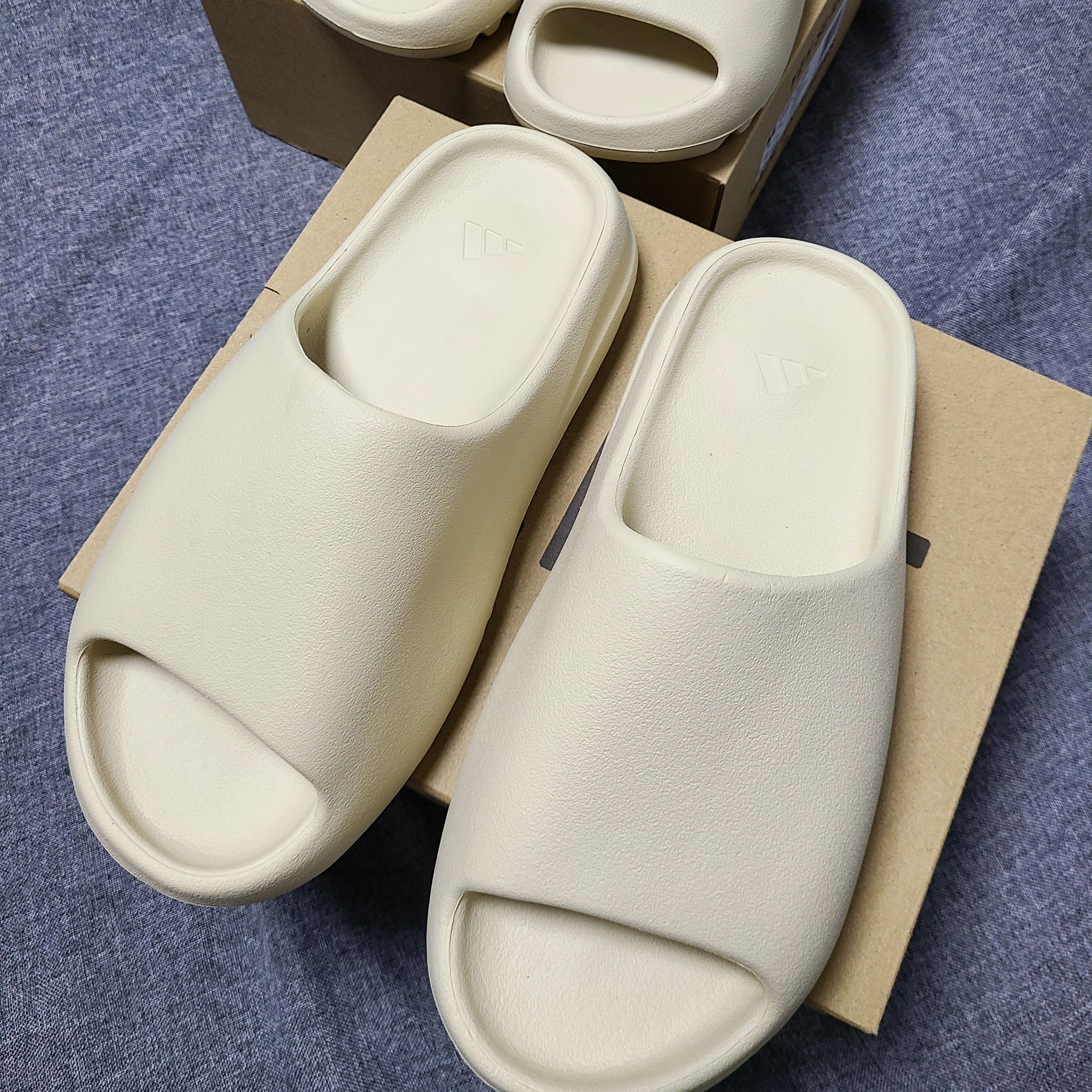 Adidas Yeezy Slide Bone 2022/2023 착용 스타일