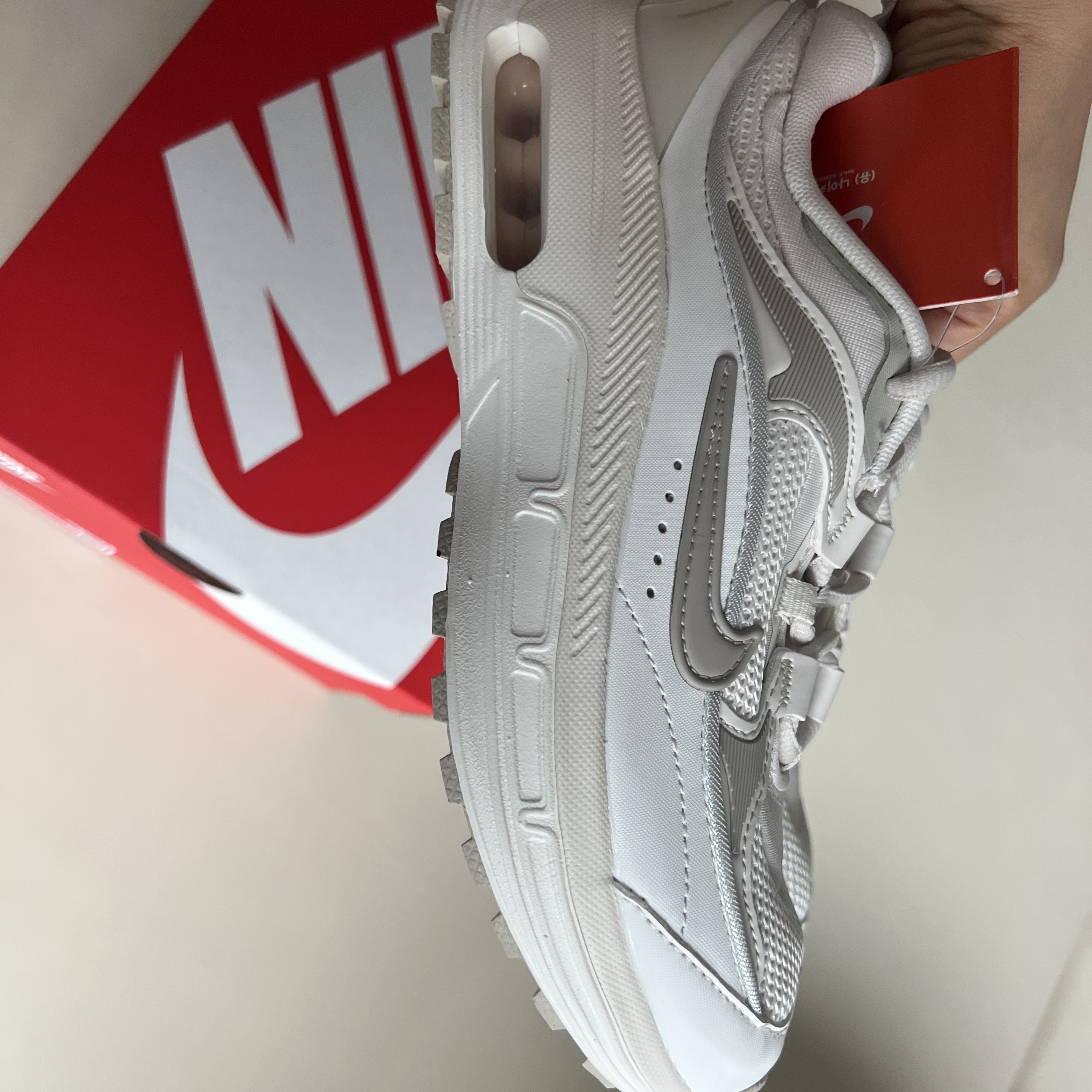 (W) Nike Air Max Bliss Phantom Summit White 착용 스타일 - 4