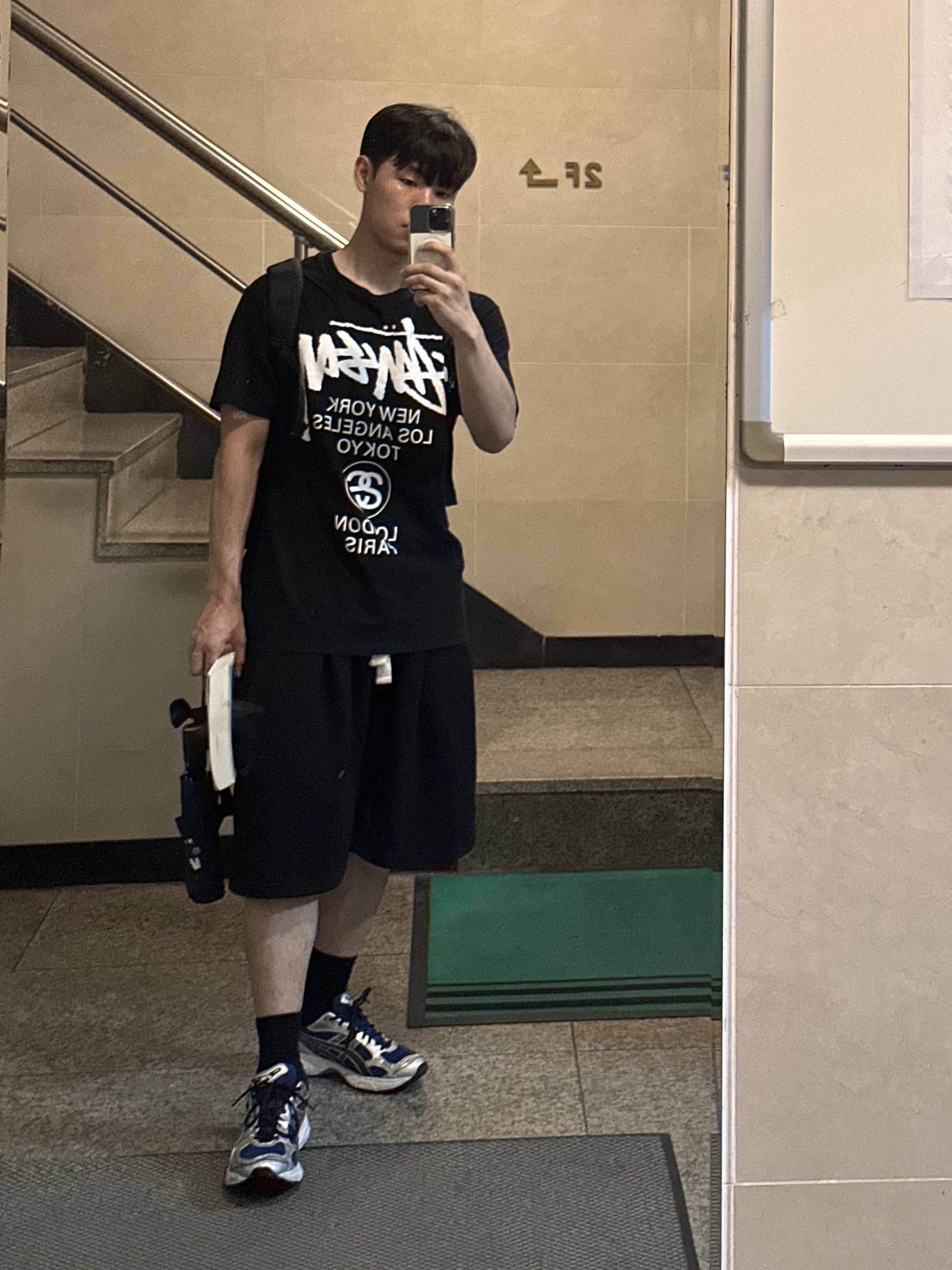Stussy World Tour T-Shirt Black, Asics Gel-Kayano 14 Monaco Blue Black 착용 스타일