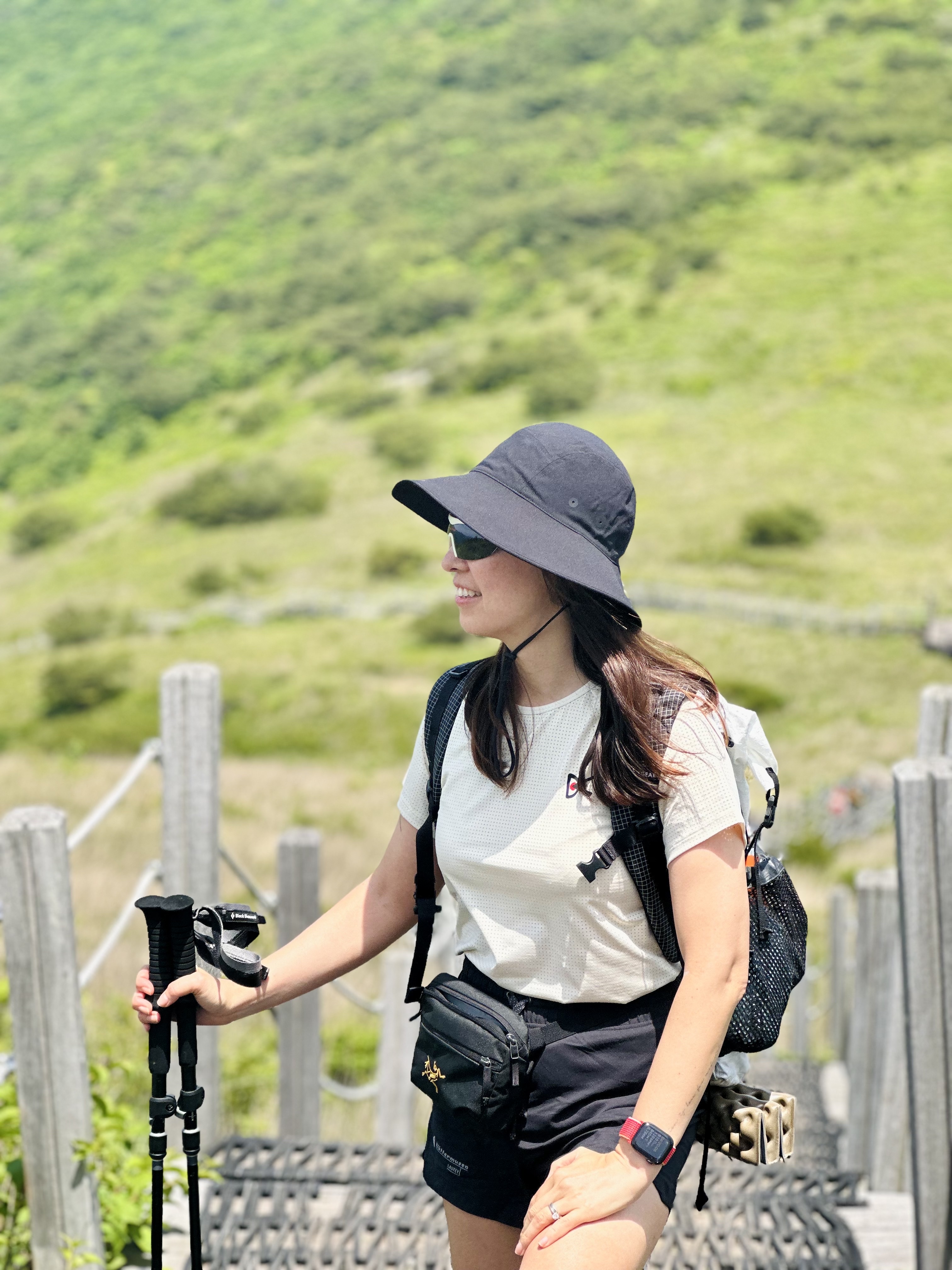 Arc'teryx Mantis 1 Waistpack Black, (W) Arc'teryx Sinsola Hat Black 착용 스타일 - 3