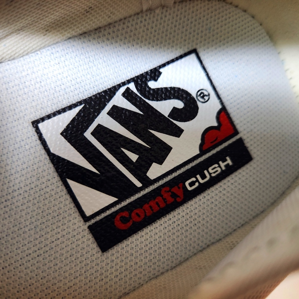 Vans ComfyCush One Checkerboard Racing Red Marshmallow 착용 스타일 - 3