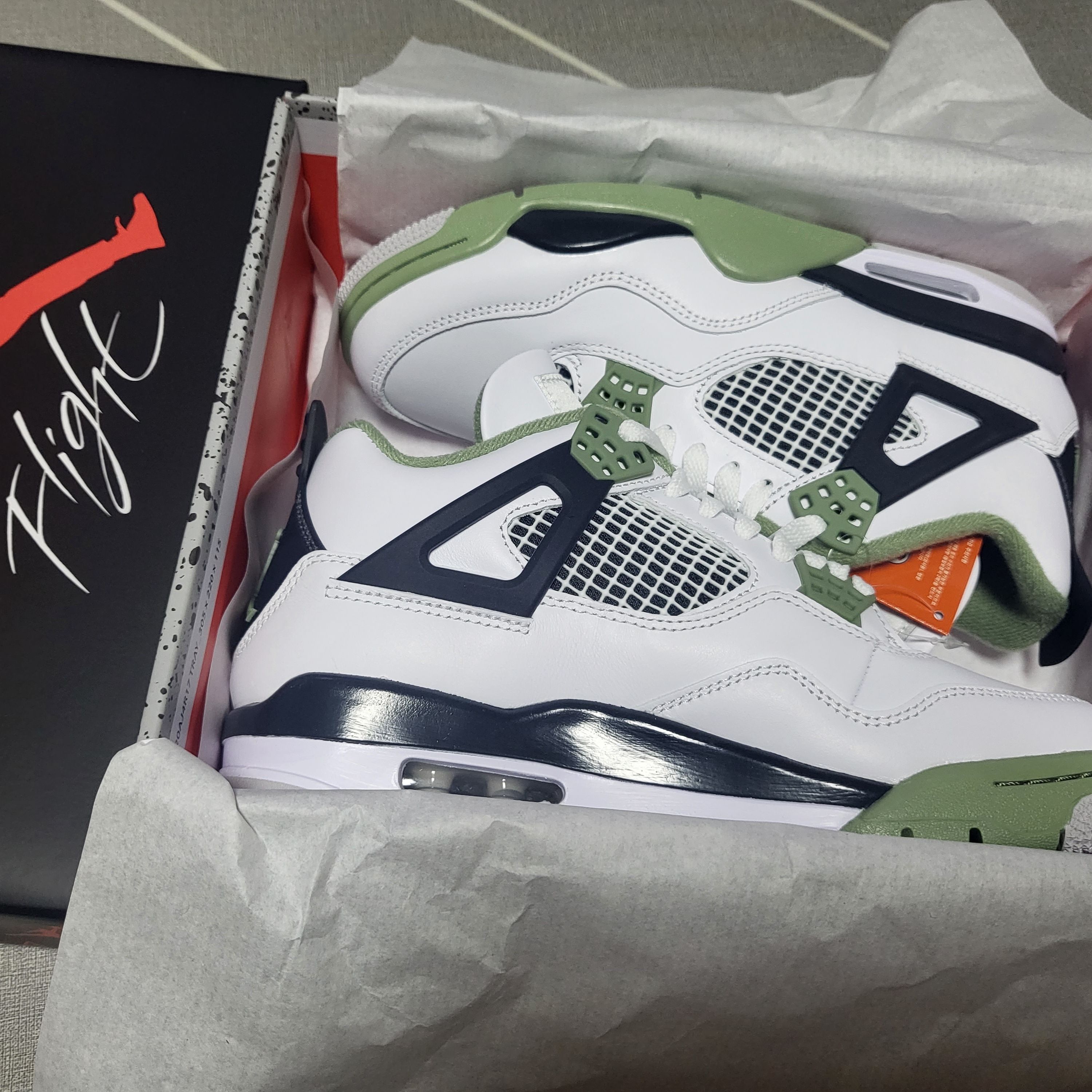 (W) Jordan 4 Retro Oil Green 착용 스타일