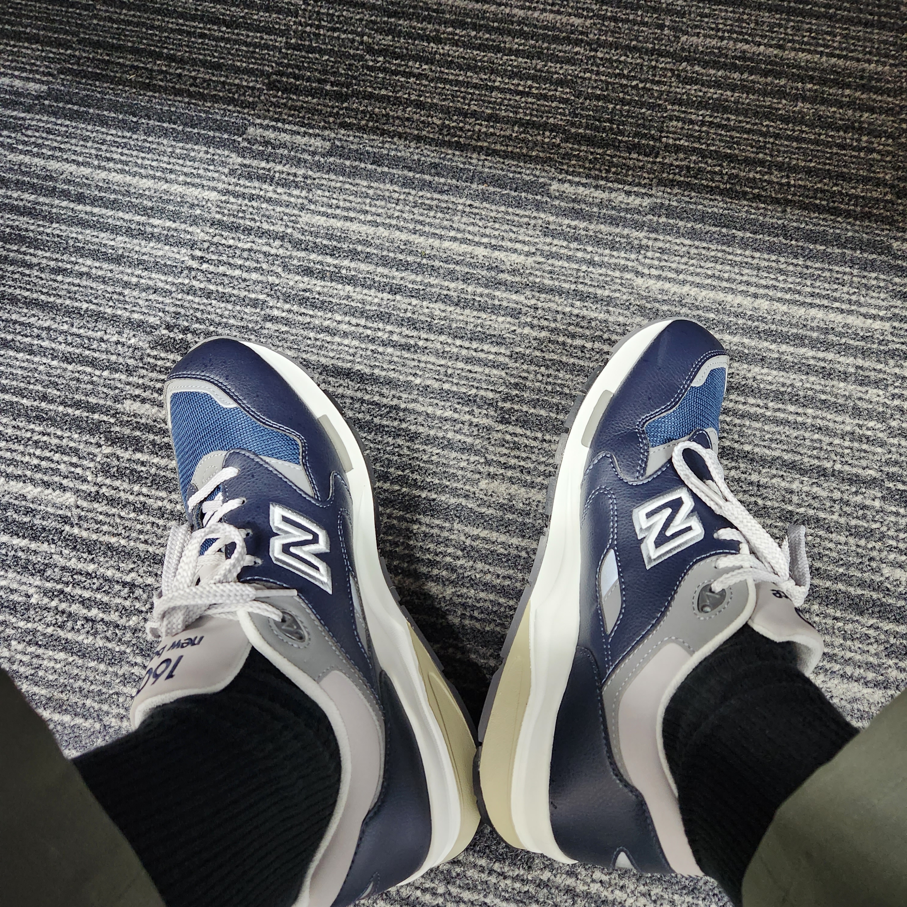 New Balance 1600 Legacy Navy 착용 스타일 - 1
