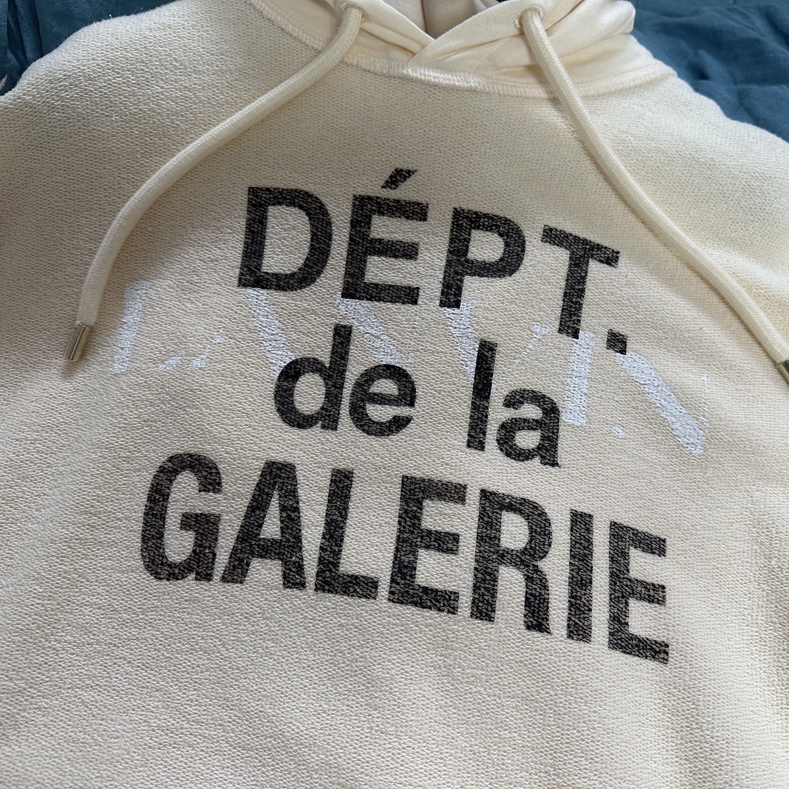 Gallery Dept. x Lanvin Faded Effect Hoodie Ivory 착용 스타일