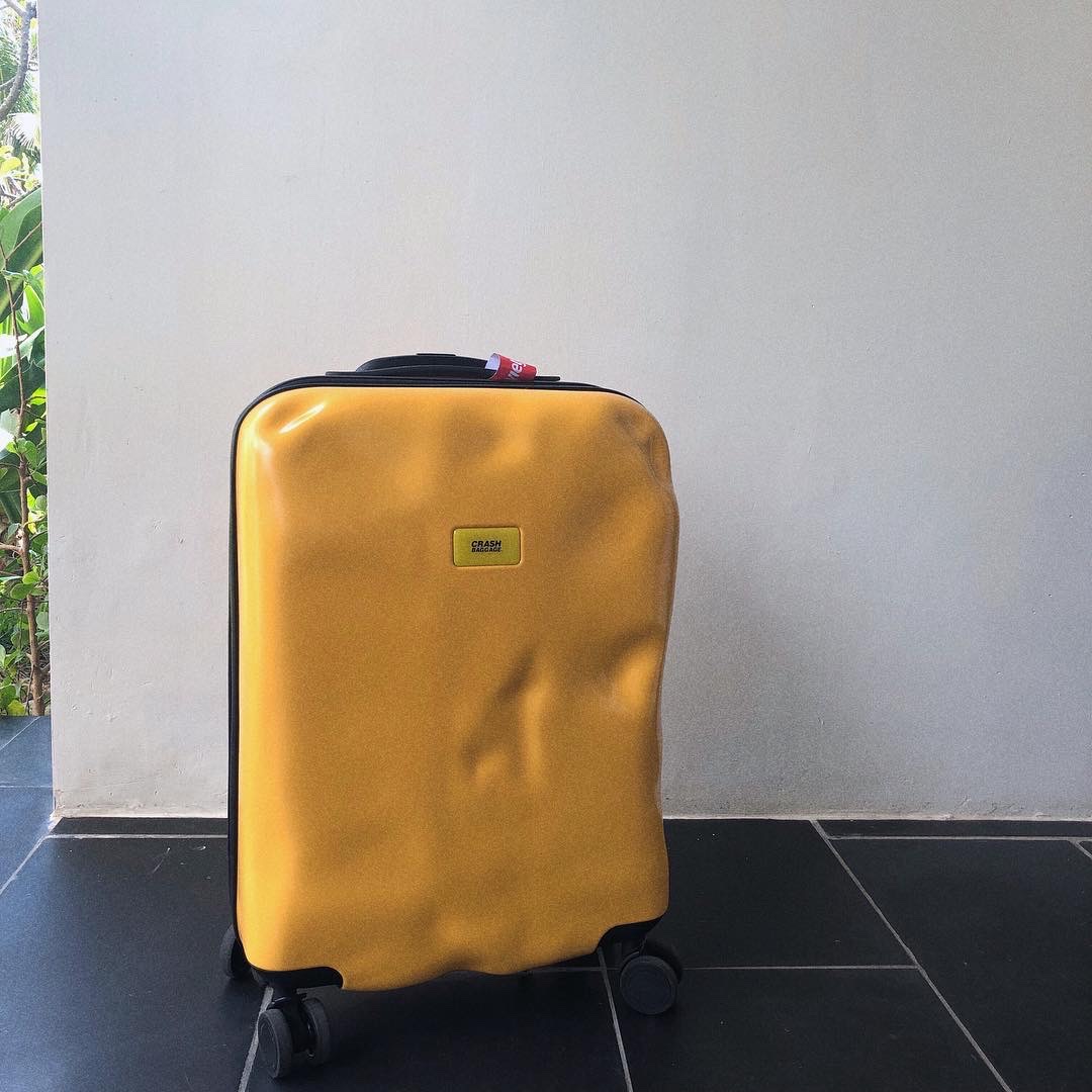 CRASH BAGGAGE Icon 21inch Yellow, CRASH BAGGAGE Icon 21inch Black 착용 스타일