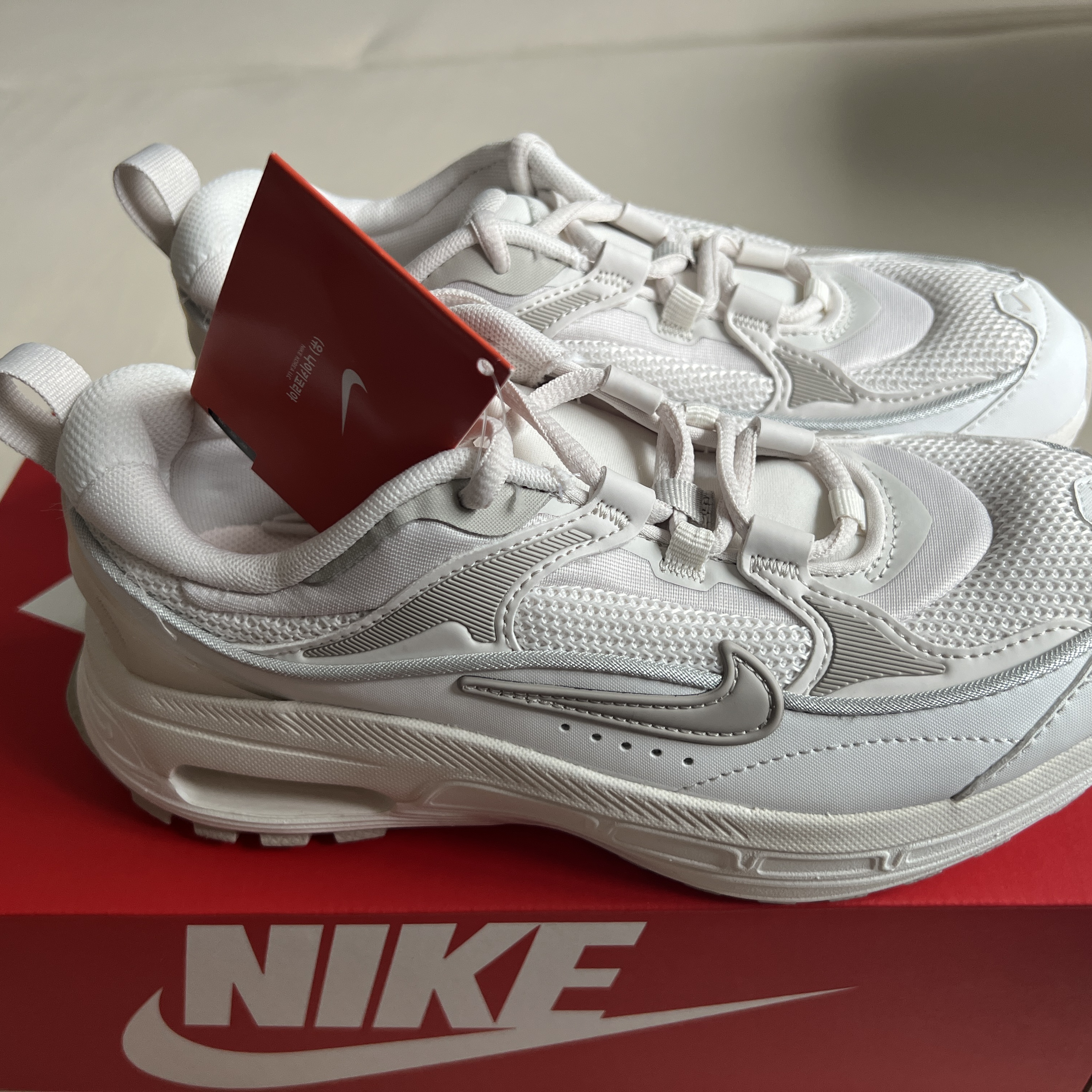 (W) Nike Air Max Bliss Phantom Summit White 착용 스타일 - 3