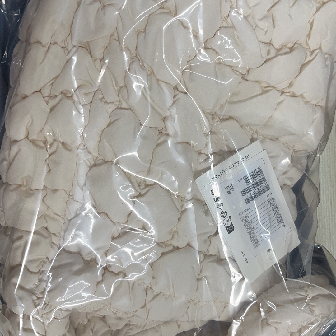 COS Quilted Oversized Shoulder Bag Off White Light Beige 착용 스타일