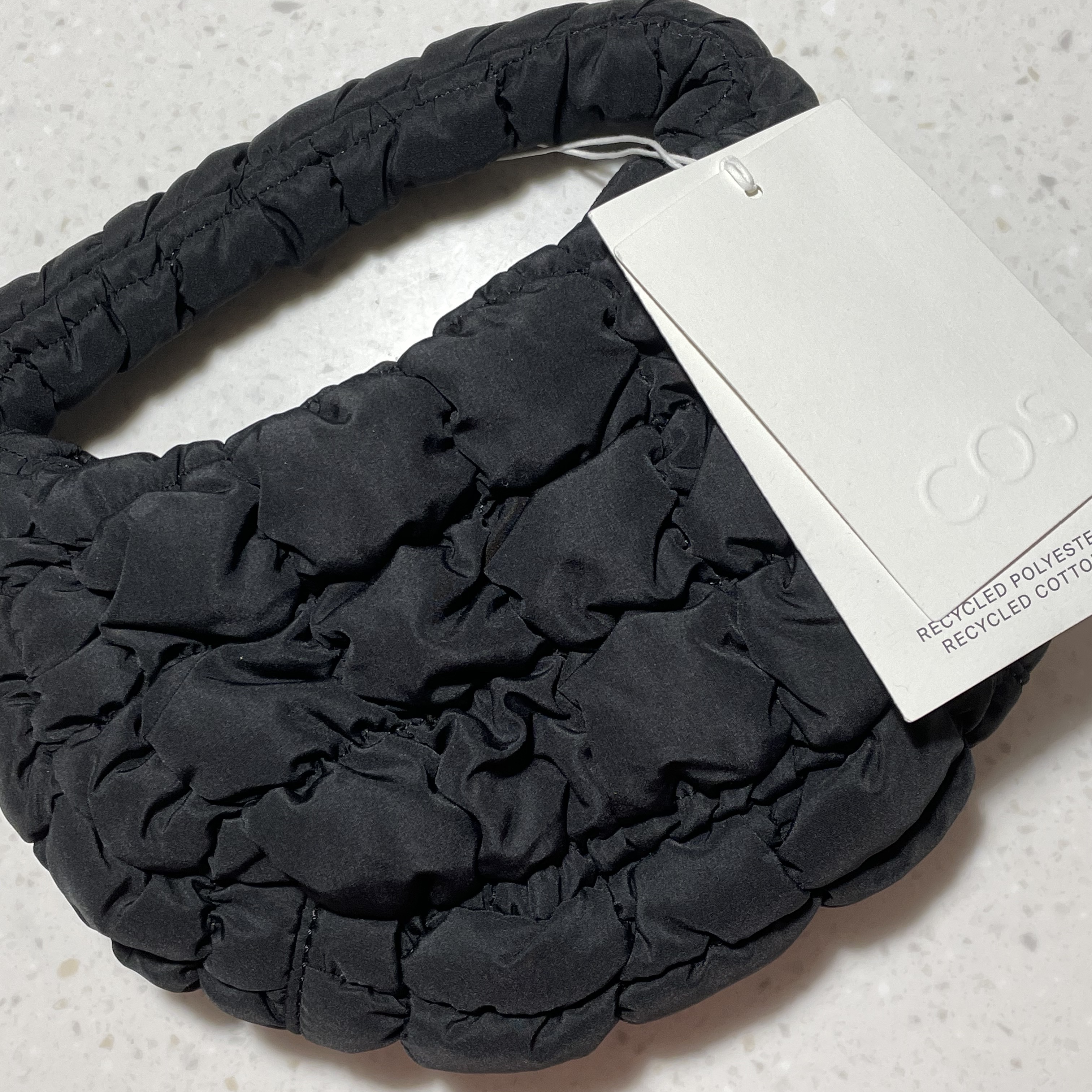 COS Quilted Micro Bag Black 착용 스타일