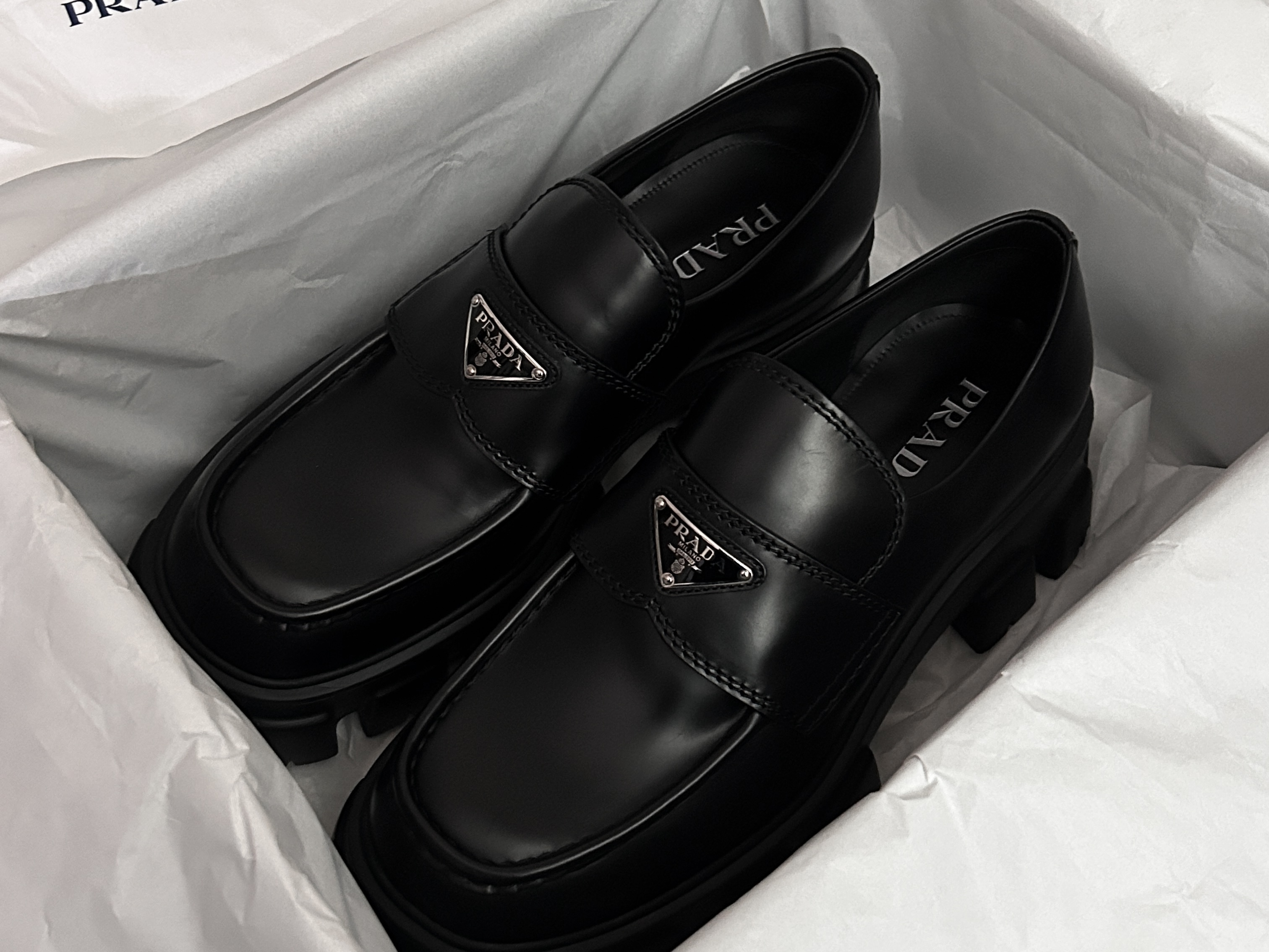 Prada Monolith Brushed Leather Loafers Black 착용 스타일 - 1