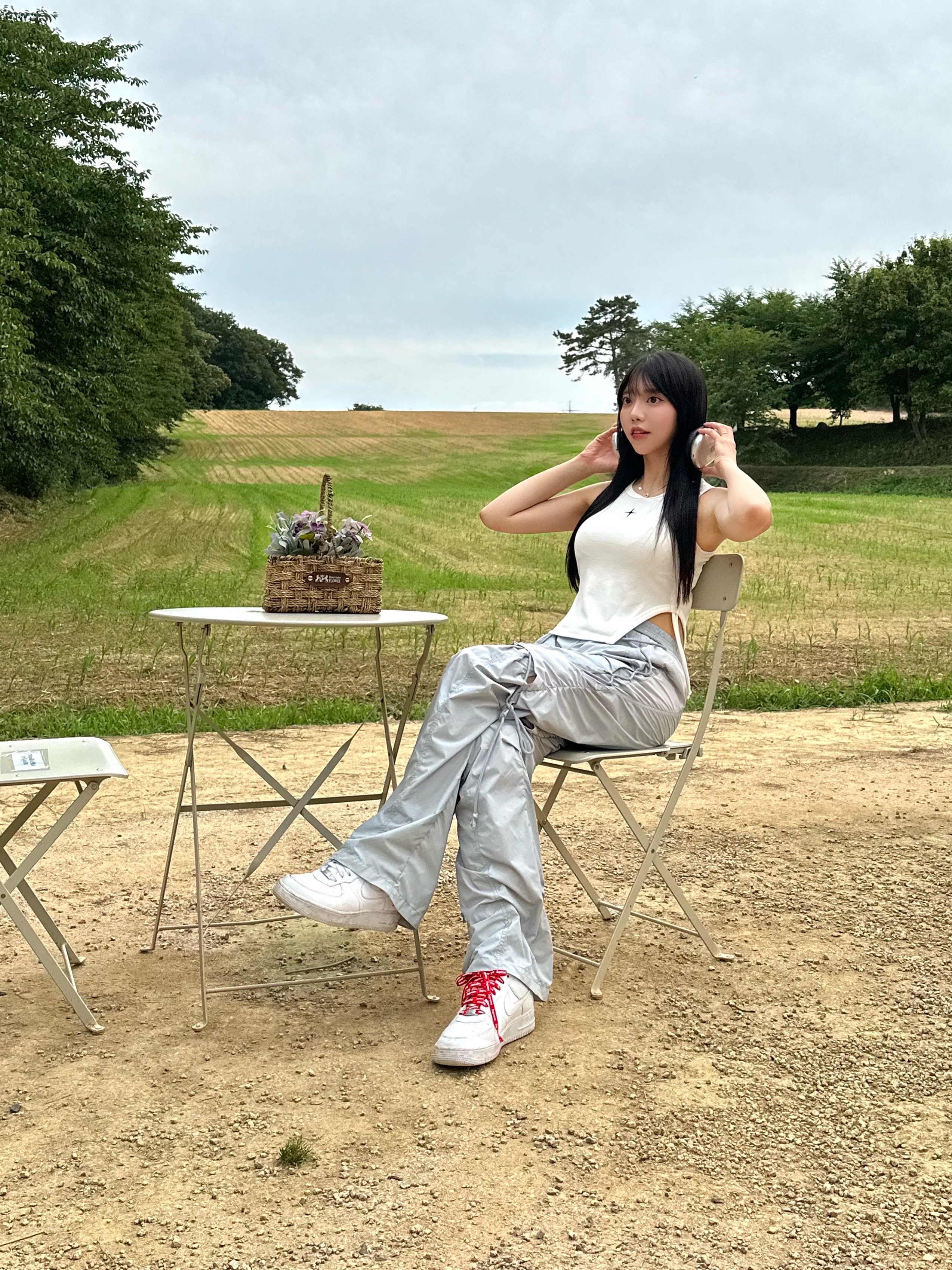 Apple AirPods Max Lightning Silver (Korean Ver.), Nike x Supreme Air Force 1 Low White 착용 스타일 - 2