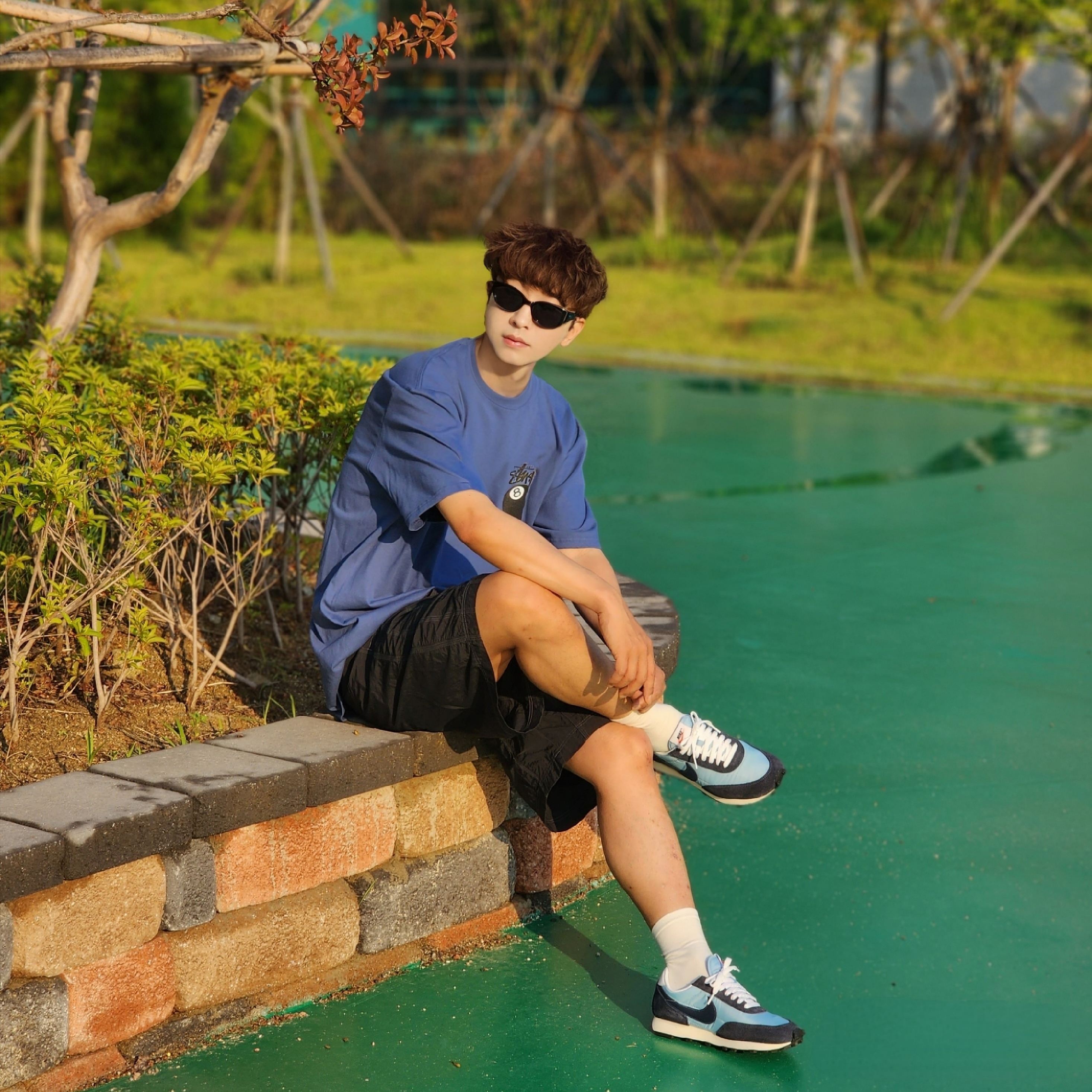 Stussy 8 Ball T-Shirt Midnight - 22SS, Nike Daybreak Light Armory Blue 착용 스타일 - 1