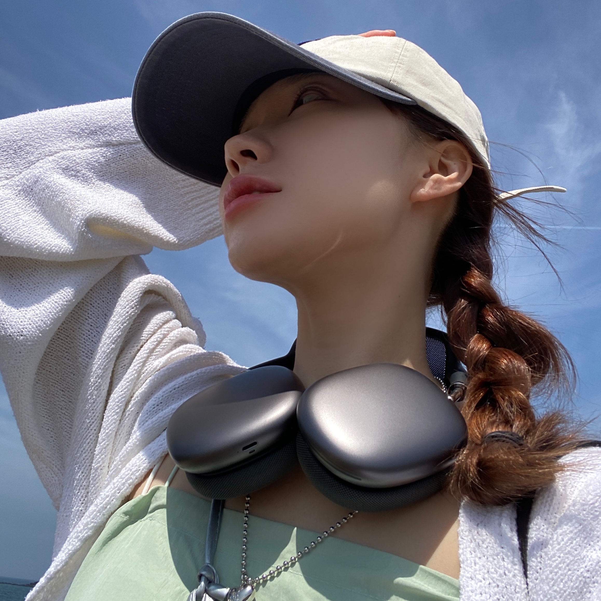 Apple AirPods Max Lightning Space Gray (Korean Ver.) 착용 스타일 - 2