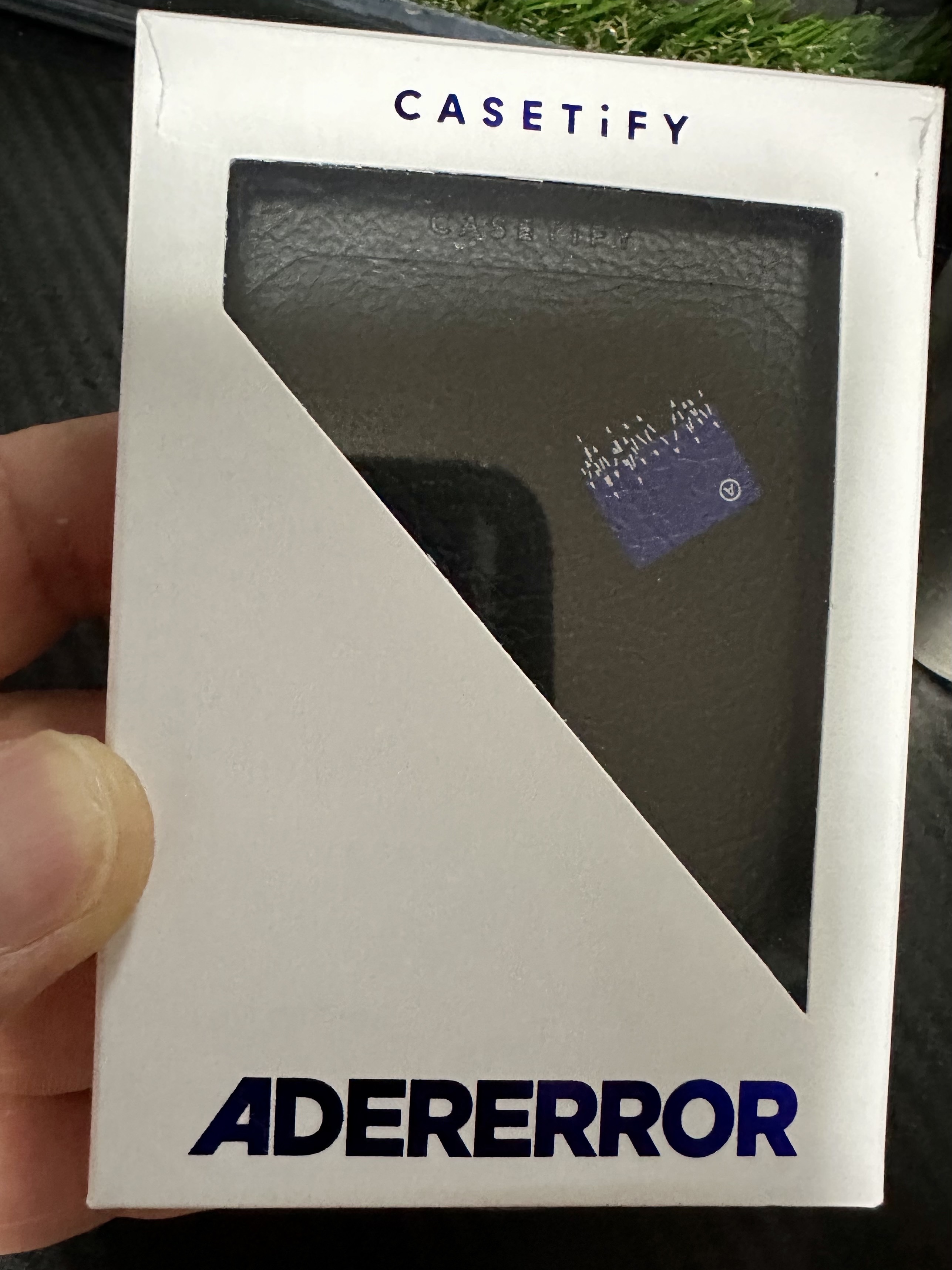 Casetify x Ader Error iPhone Sticker Magsafe Case Clear, Casetify x Ader Error Magsafe Wallet Noir 착용 스타일 - 2
