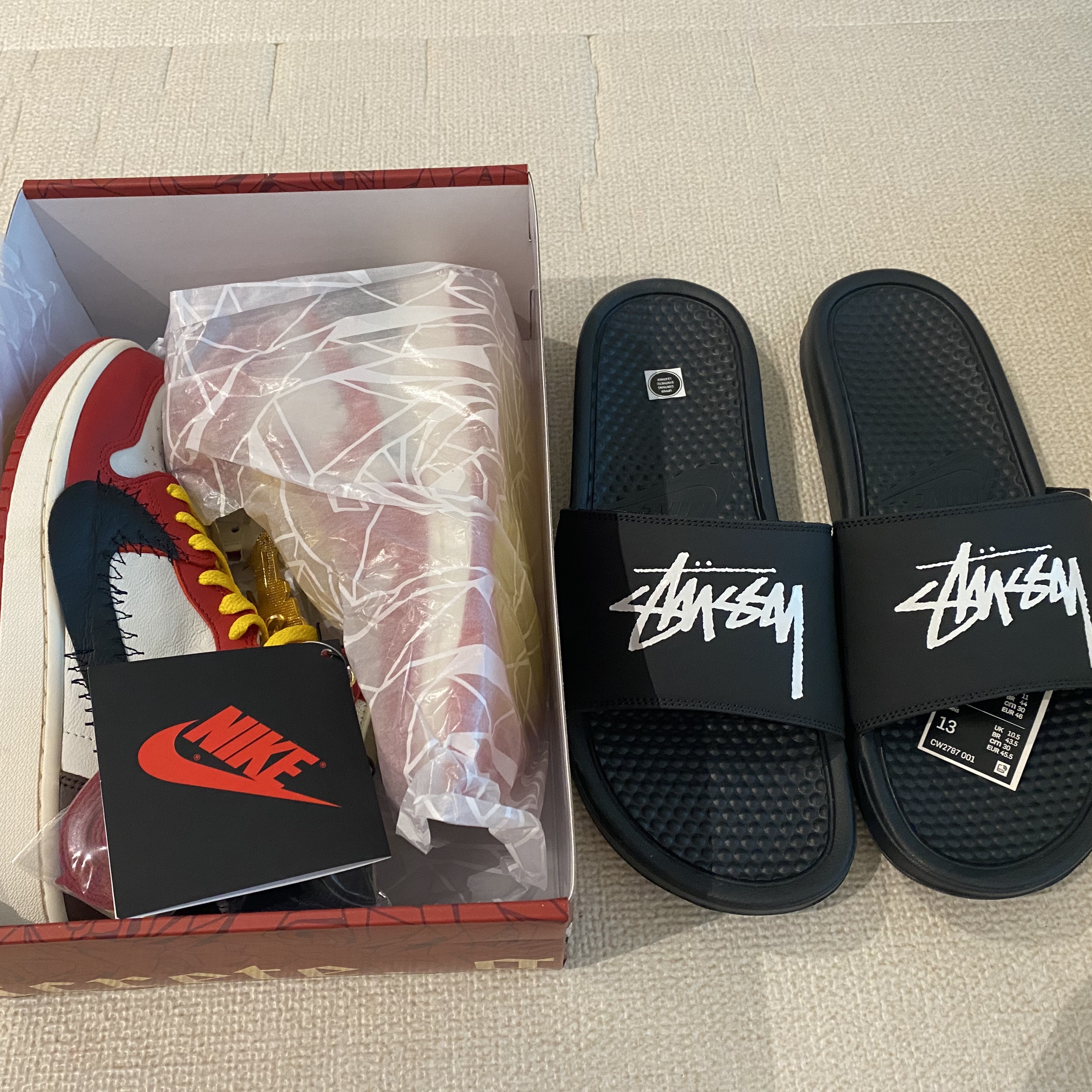 (W) Jordan 1 x Teyana Taylor Zoom CMFT 2 Gym Red, Nike x Stussy Benassi Slide Off Noir 착용 스타일