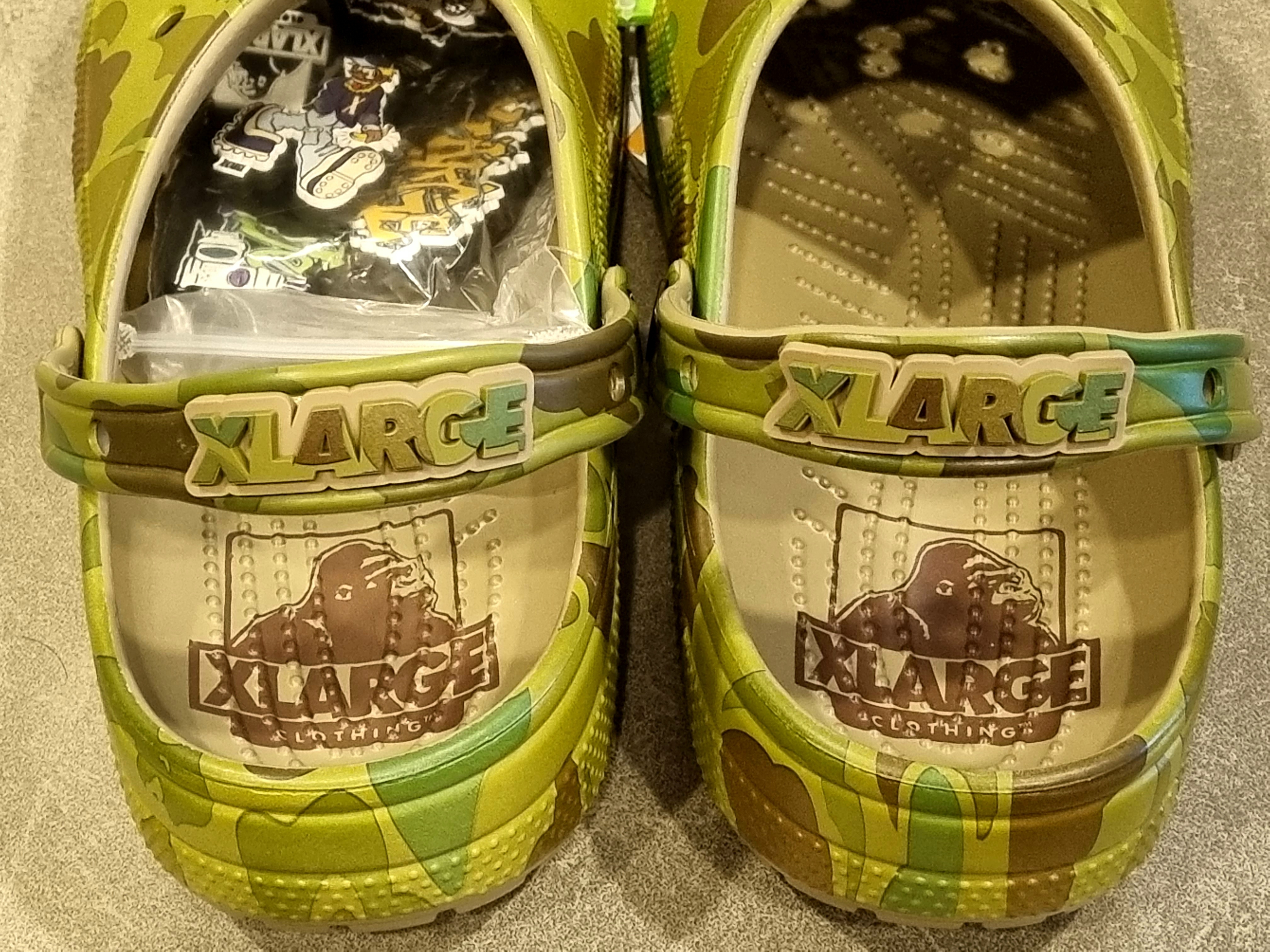 Crocs x XLarge Classic Clog Camo 착용 스타일 - 3