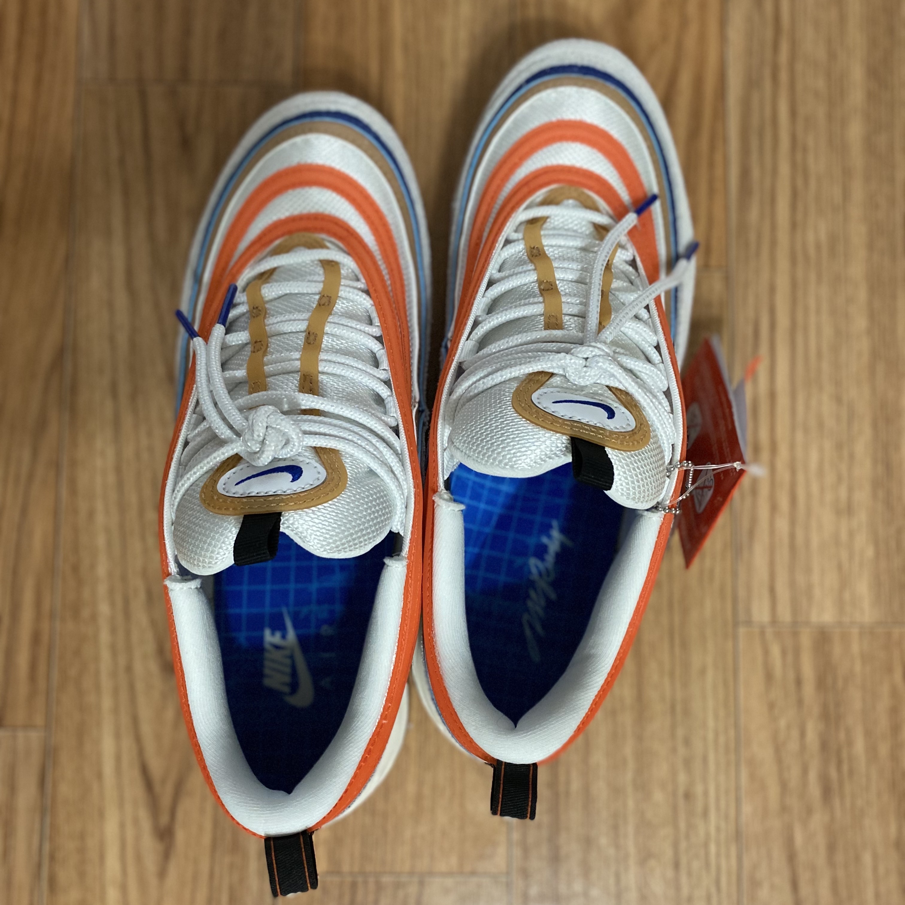 Nike Air Max 97 SE Summit White Safety Orange 착용 스타일 - 2
