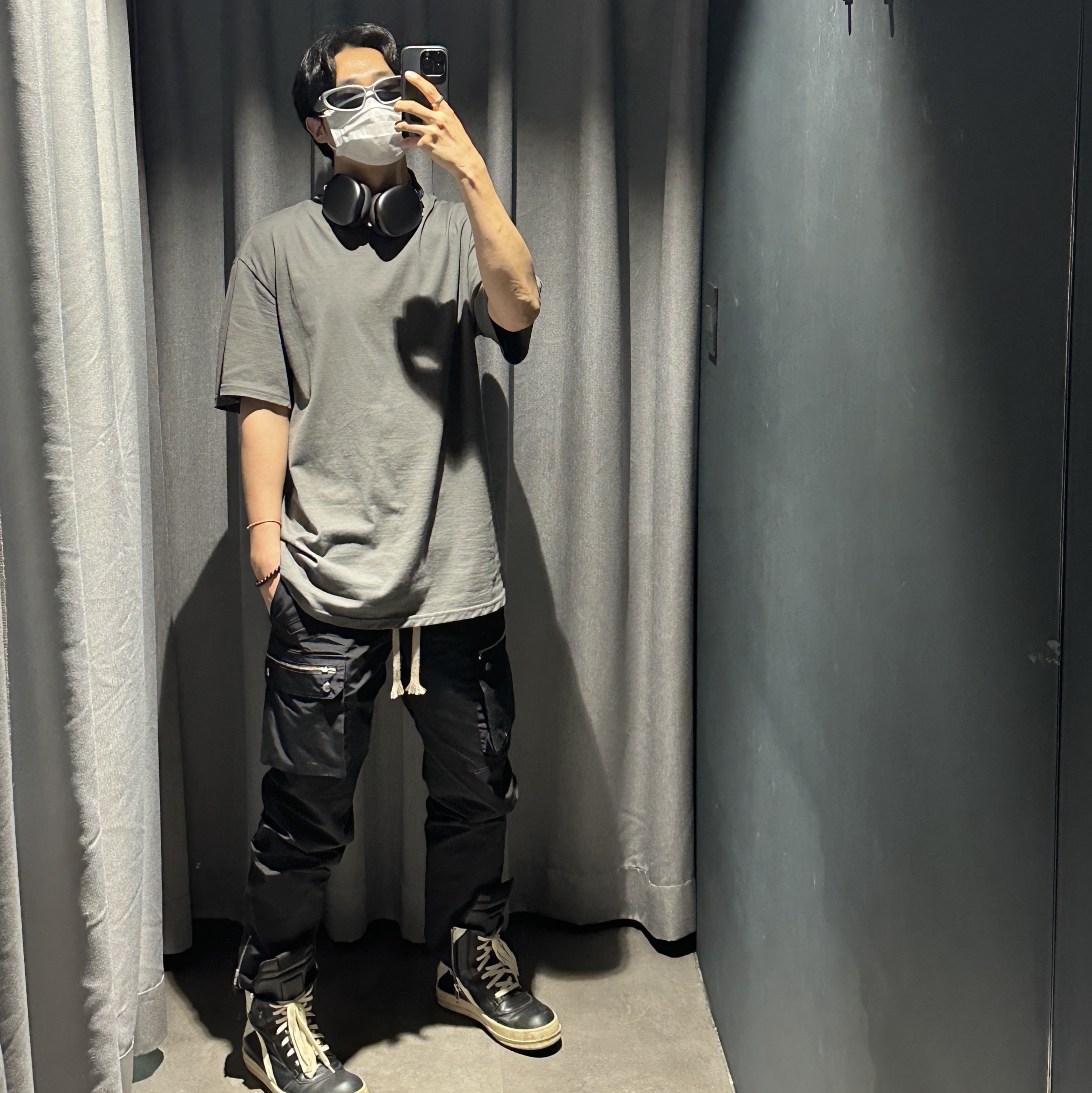 Rick Owens Geobasket Full Grain Calf Leather Strobe Sneakers Black Milk White, Apple AirPods Max Lightning Space Gray (Korean Ver.) 착용 스타일