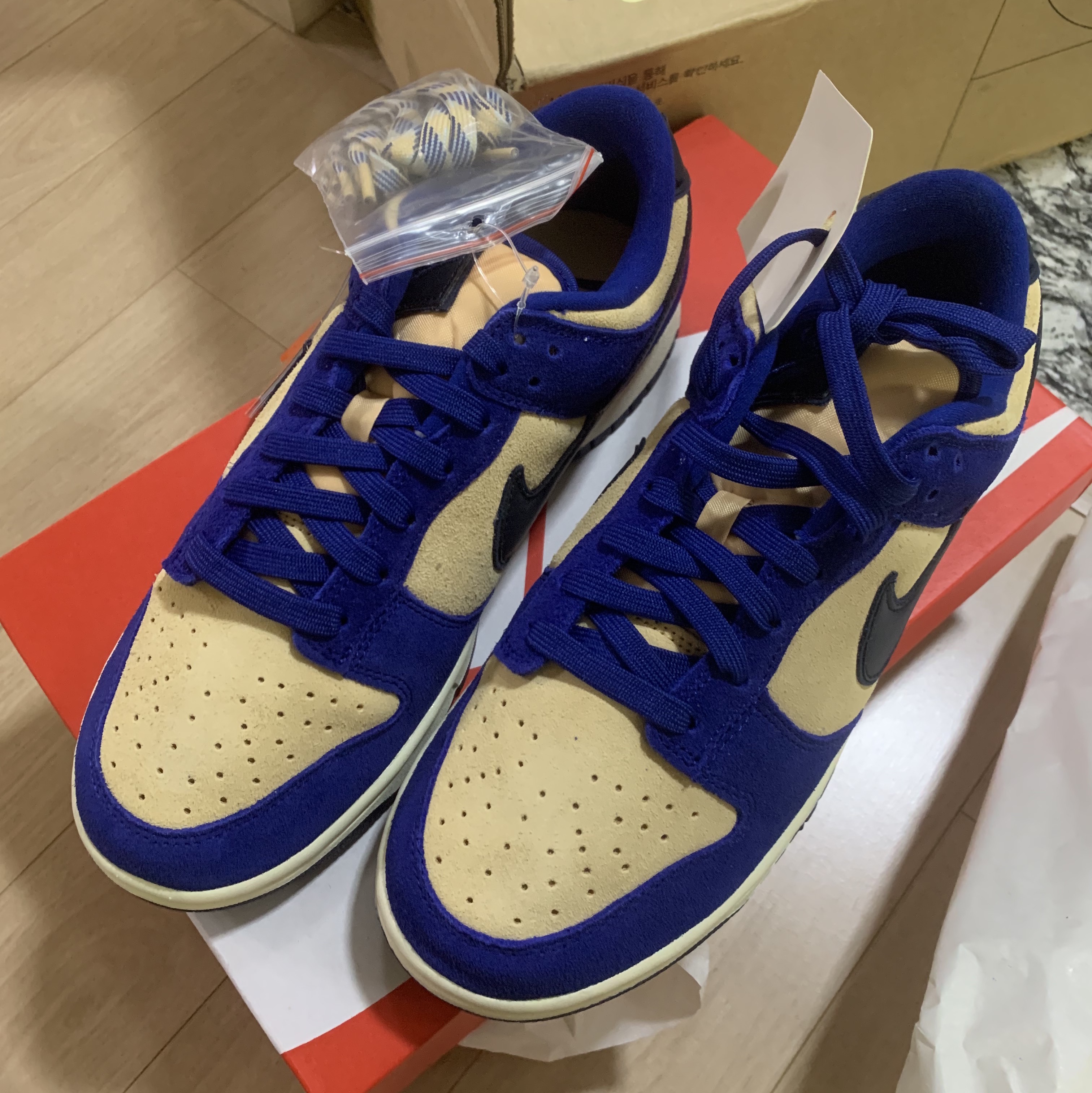(W) Nike Dunk Low LX Blue Suede 착용 스타일 - 2