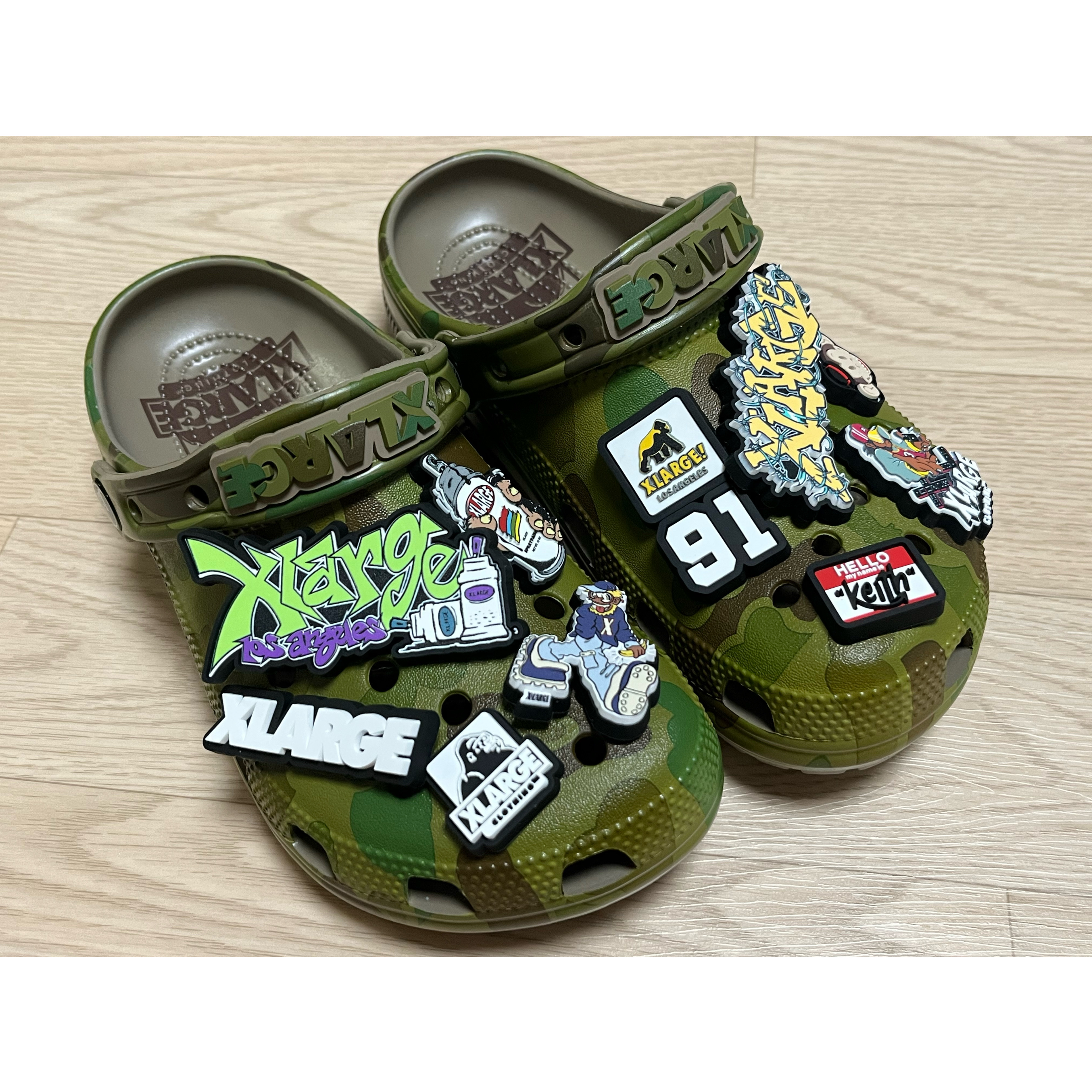 Crocs x XLarge Classic Clog Camo 착용 스타일 - 1