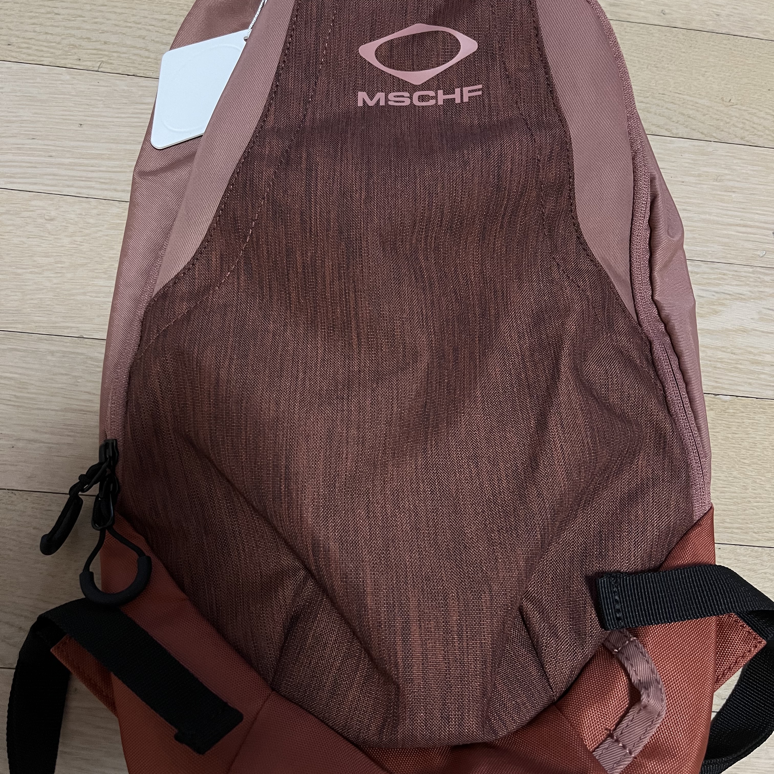 Mischief Rhombus Backpack Pink Grey 착용 스타일