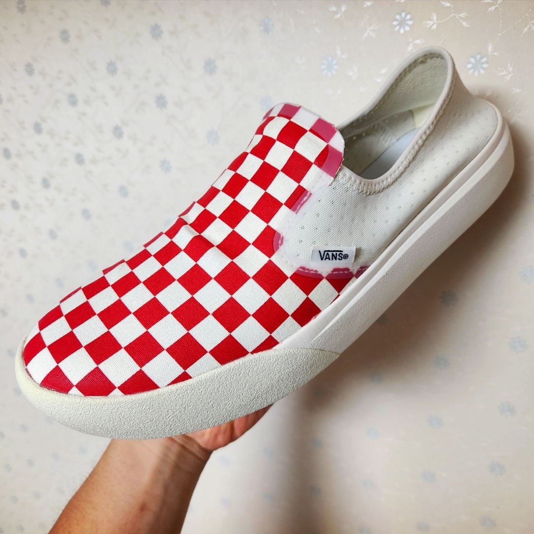 Vans ComfyCush One Checkerboard Racing Red Marshmallow 착용 스타일 - 1