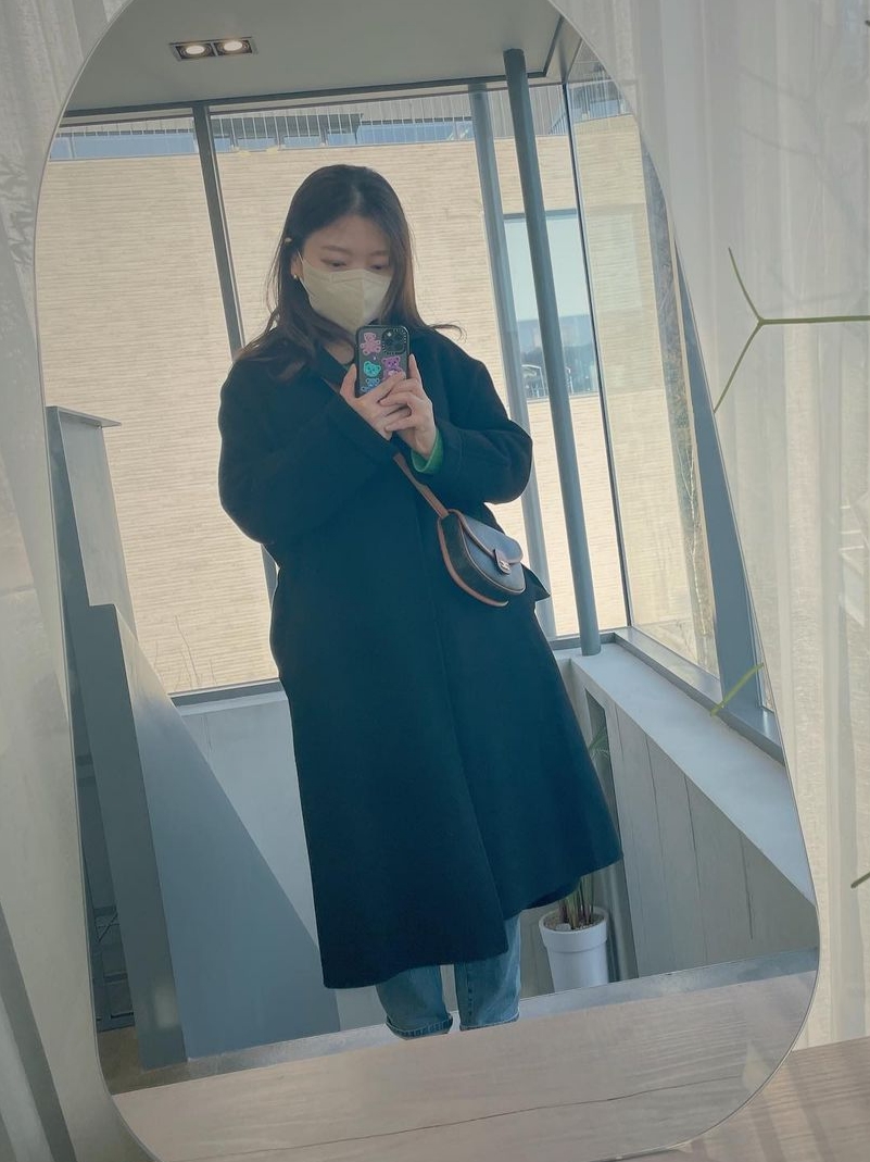Celine Mini Besace in Triomphe Canvas and Calfskin Tan, Celine Mini Besace in Triomphe Canvas and Calfskin White 착용 스타일