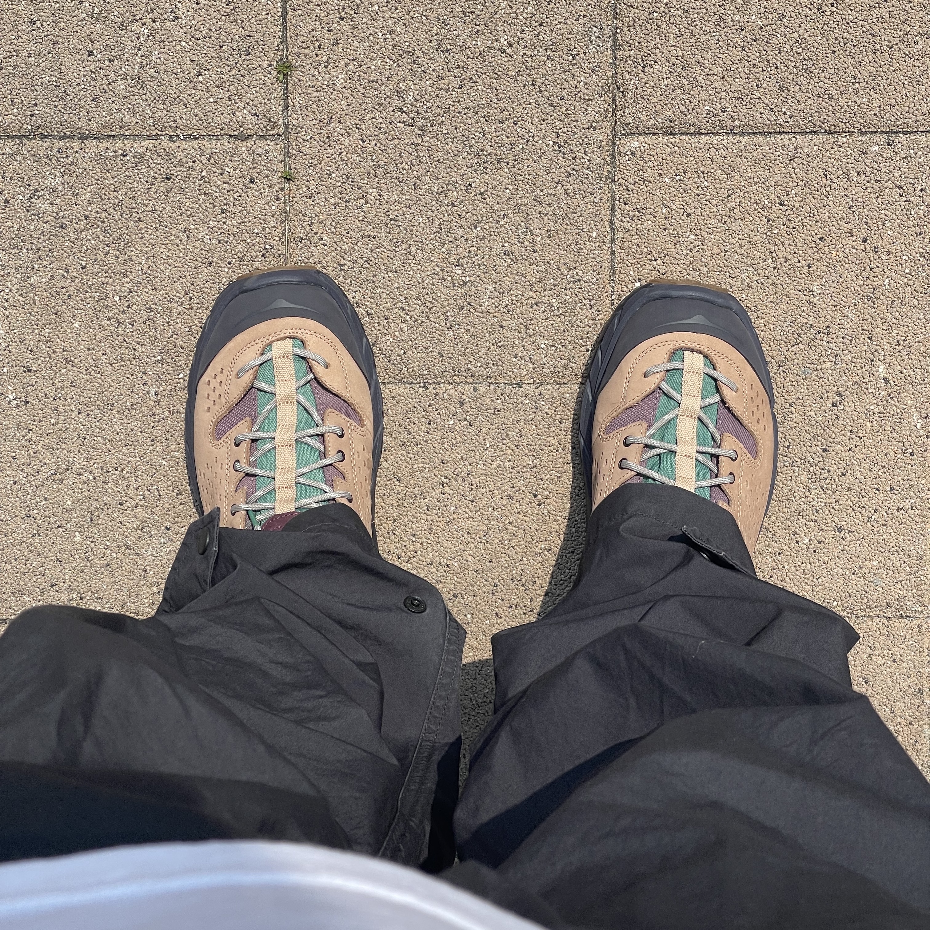 Hoka x Bodega Tor Ultra Low Natural Blazing Yellow 착용 스타일