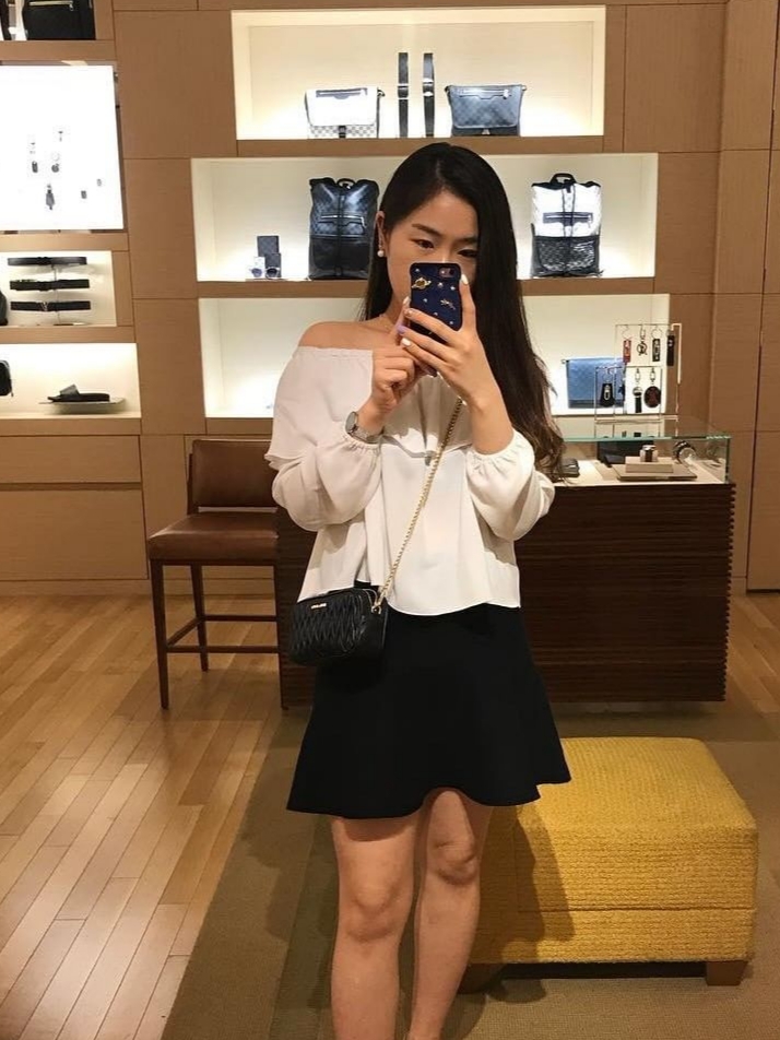Miu Miu Matelasse Nappa Leather Mini Bag Black 착용 스타일