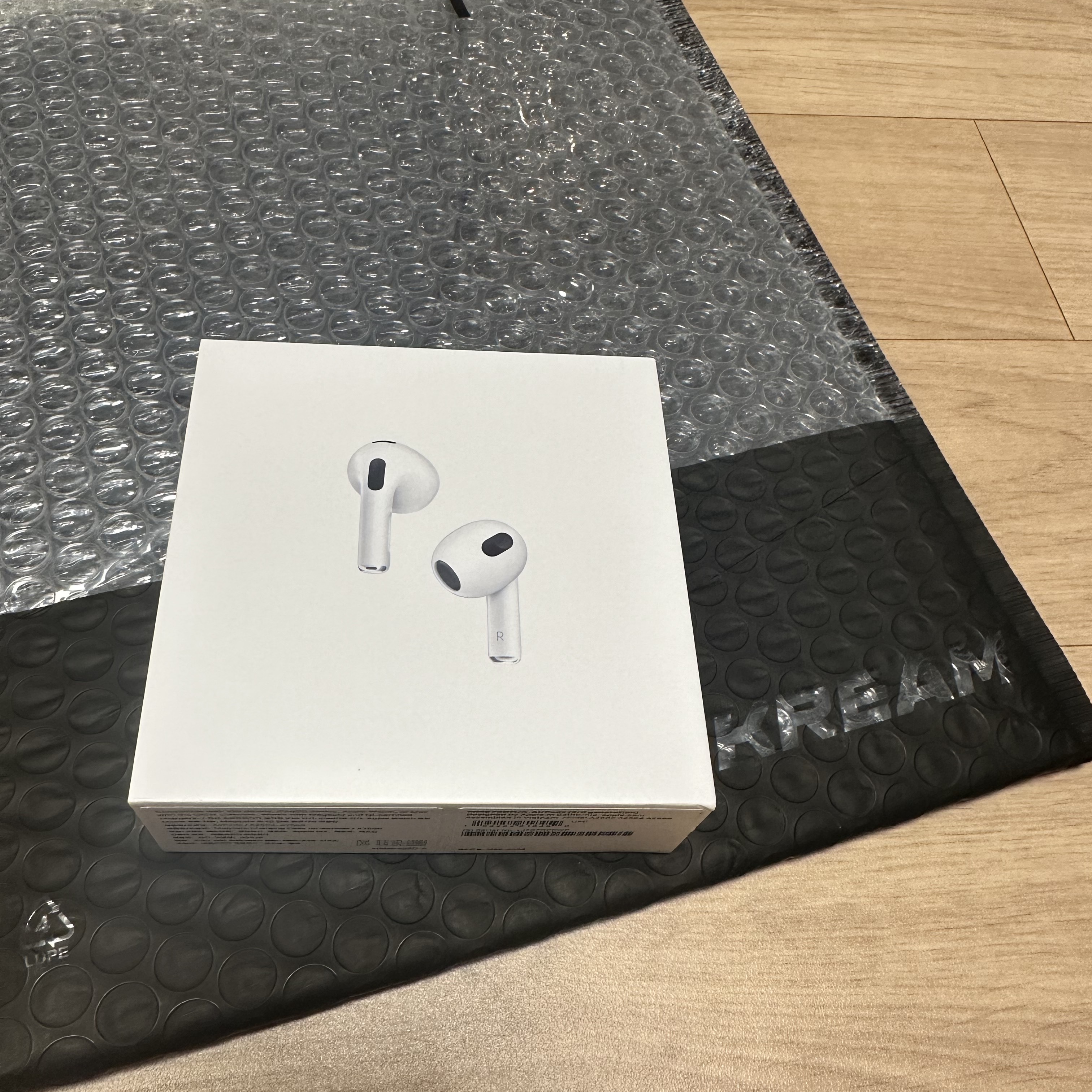 Apple Airpods 3rd Gen with MagSafe Charging Case (Korean Ver.) 착용 스타일 - 1
