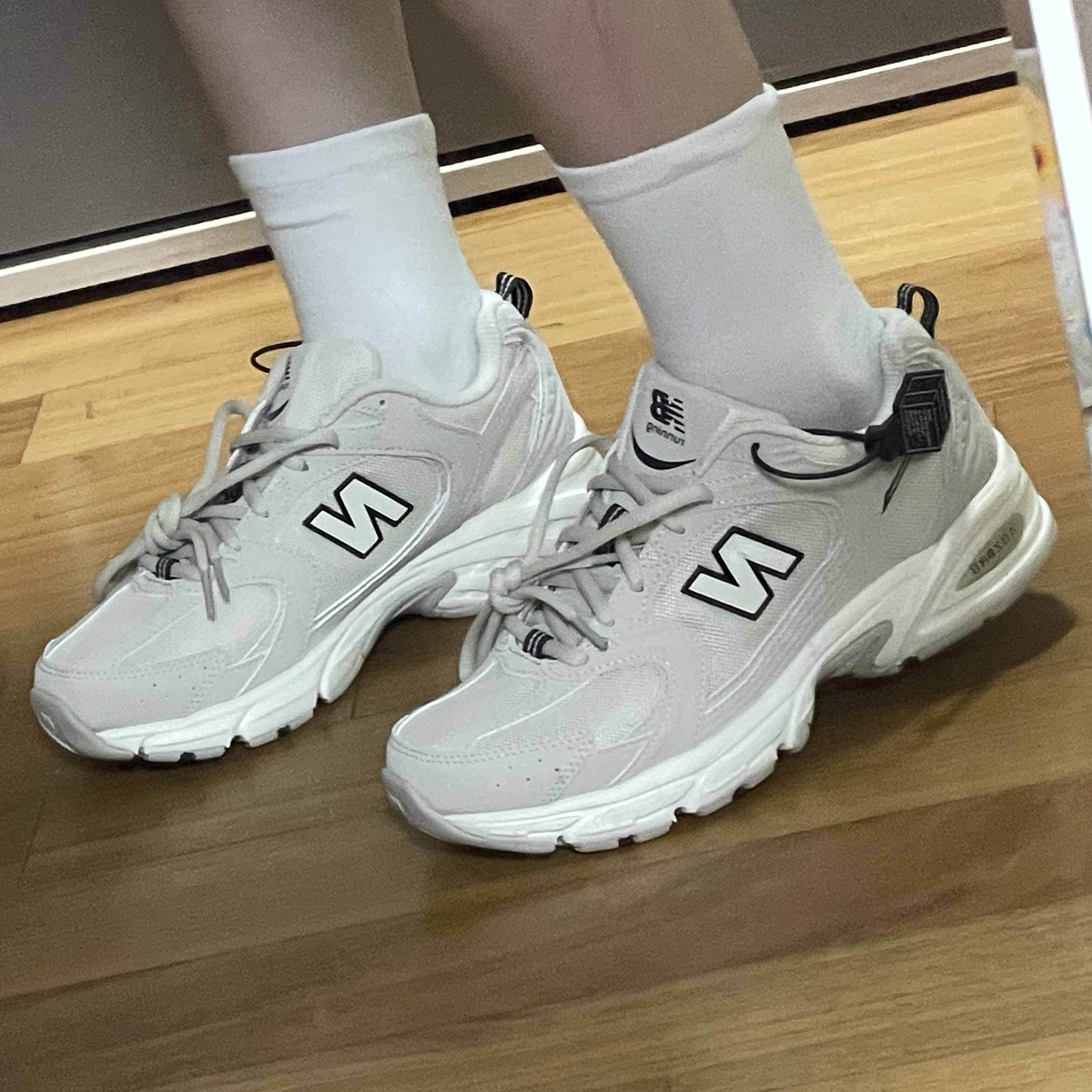 New Balance 530 Ivory 착용 스타일