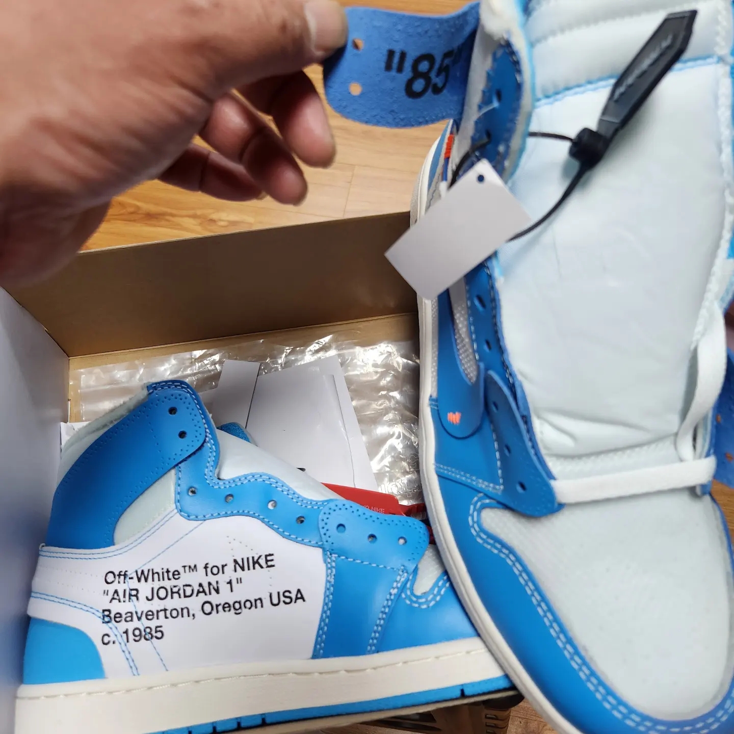 Jordan 1 x Off-White Retro High University Blue 착용 스타일 - 4