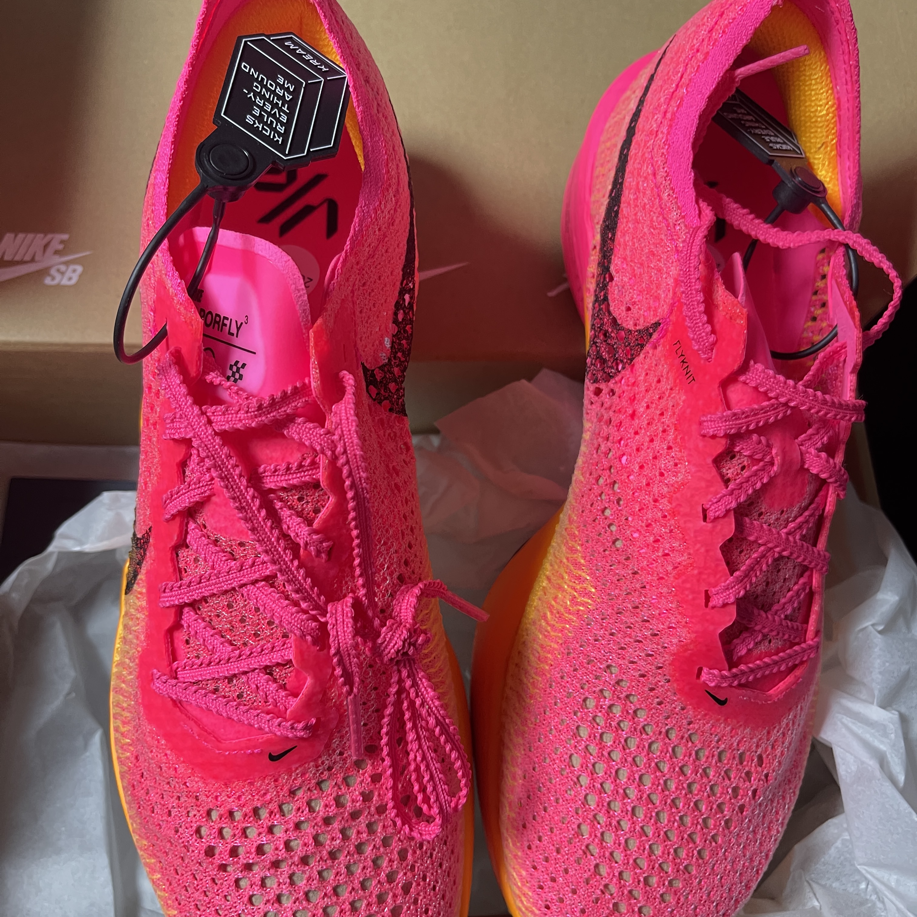 Nike ZoomX Vaporfly Next% 3 Hyper Pink 착용 스타일 - 2
