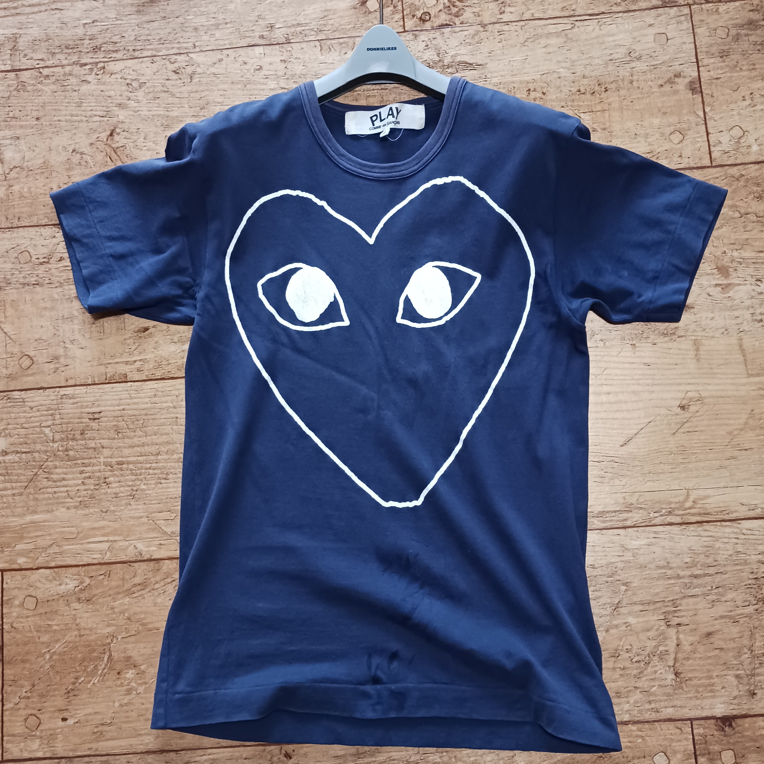 Play Comme des Garcons Reverse Logo T-Shirt White 착용 스타일 - 2
