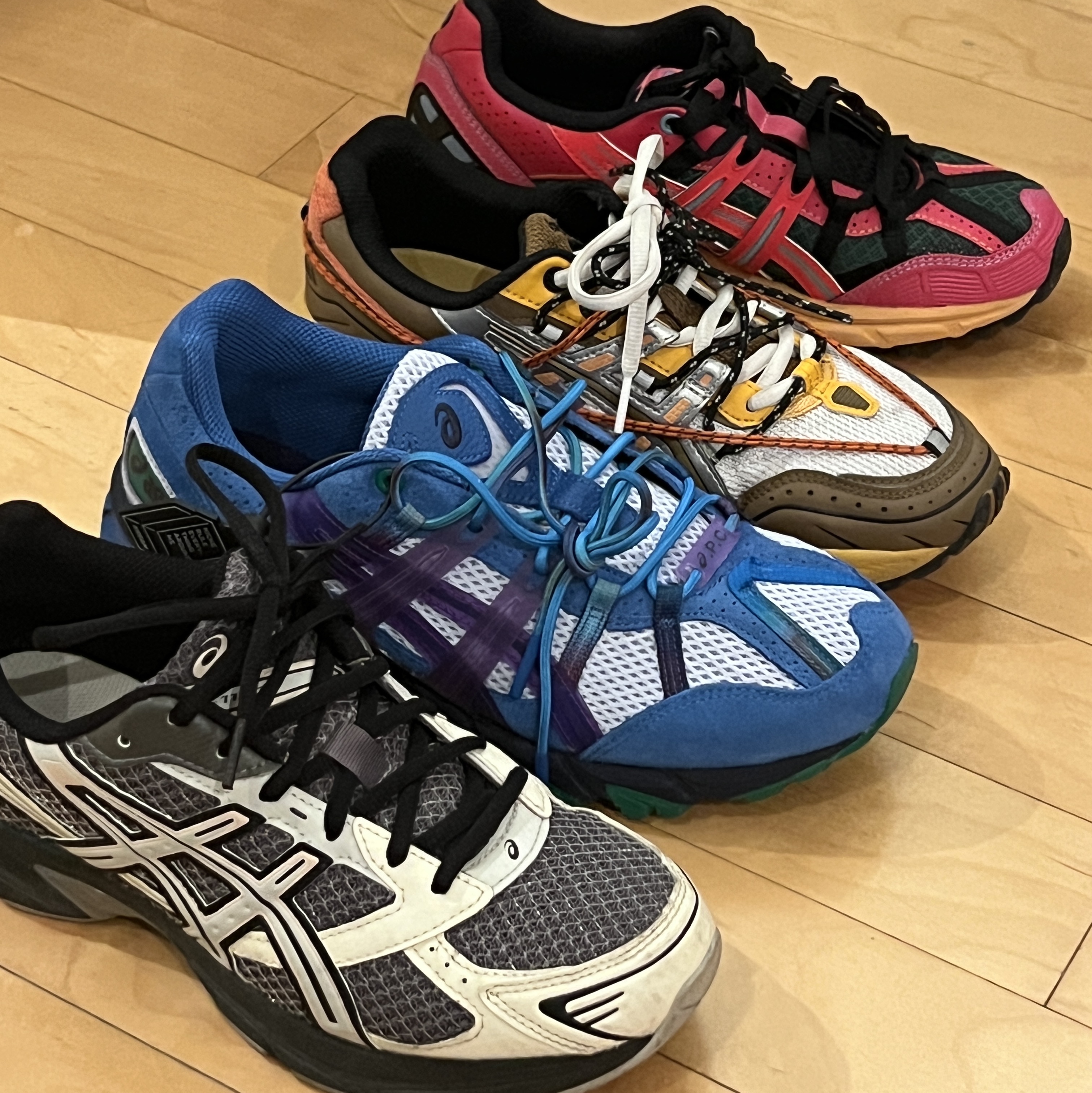 Asics x A.P.C. Gel-Sonoma 15-50 Blue, Asics x Andersson Bell Gel-Sonoma 15-50 Bright Rose Evergreen 착용 스타일