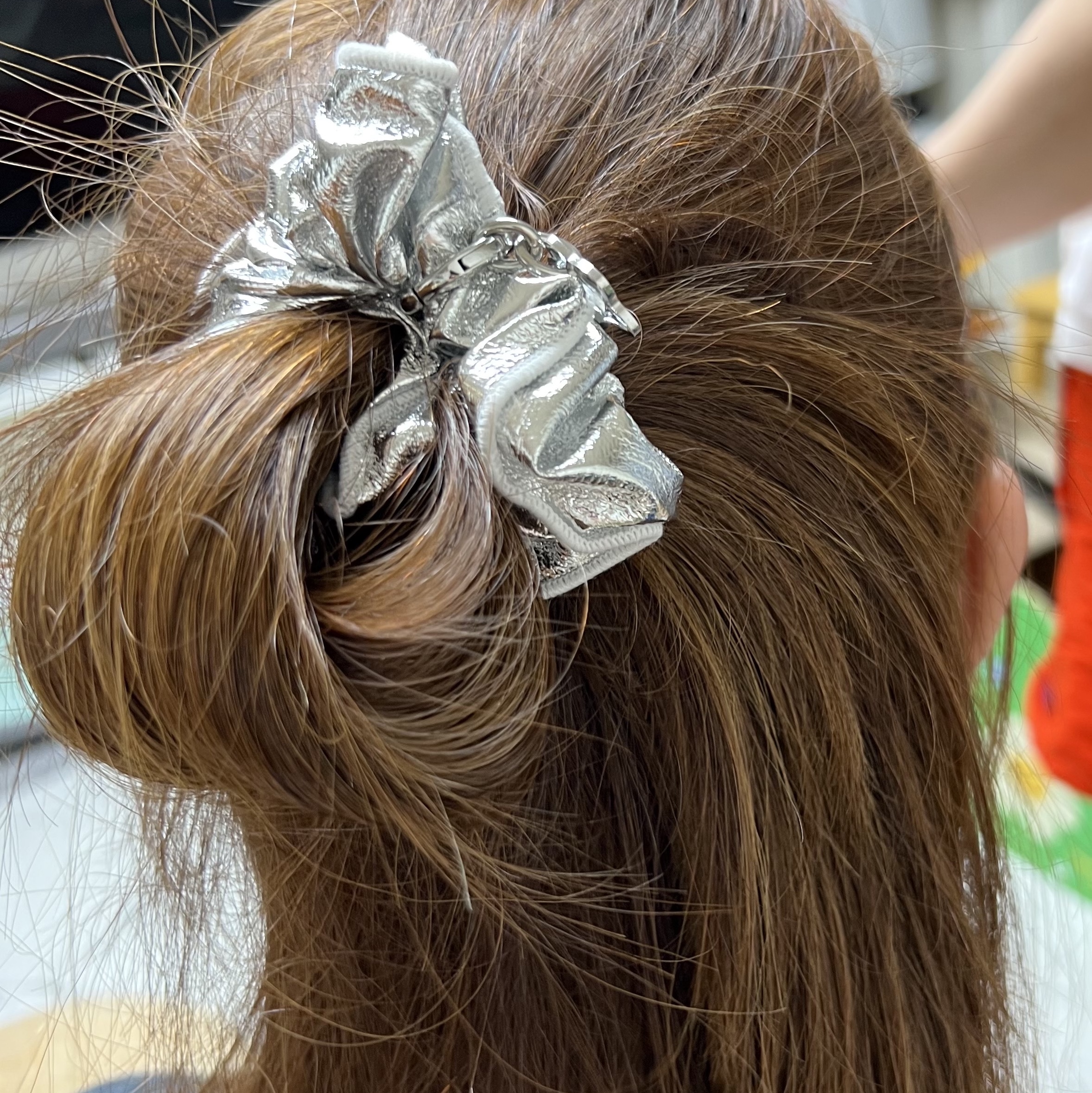 [KREAM 단독] Sentiments No.370 Star Hair Scrunchy Silver 착용 스타일